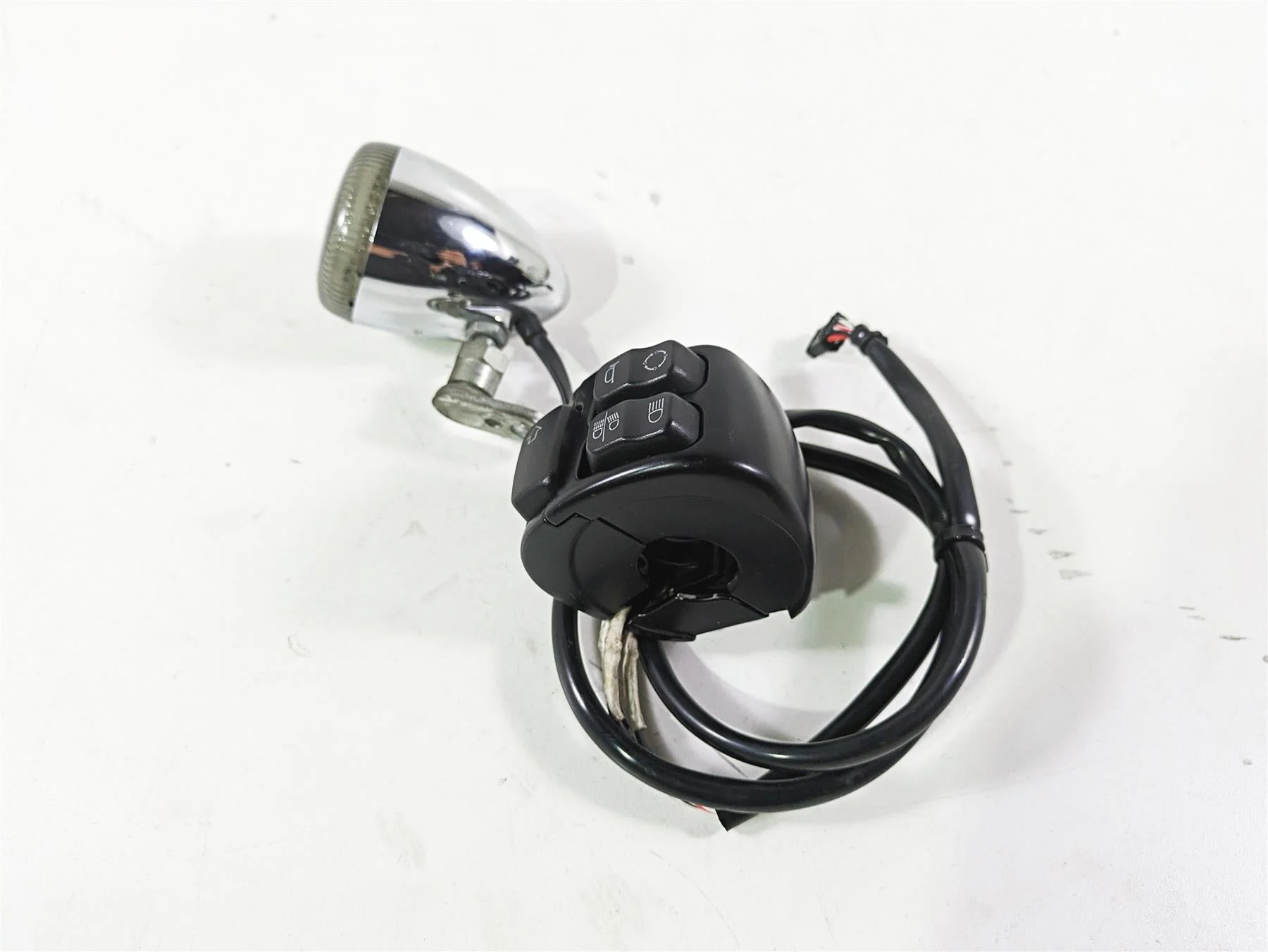 2017 Harley Dyna FXDB Street Bob Left Control Switch & Blinker -READ 71500372A - Image 2