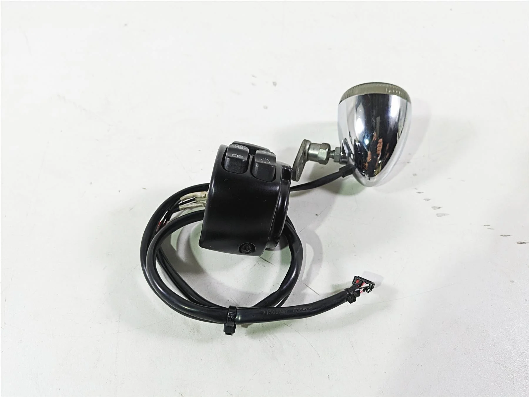 2017 Harley Dyna FXDB Street Bob Left Control Switch & Blinker -READ 71500372A - Image 3