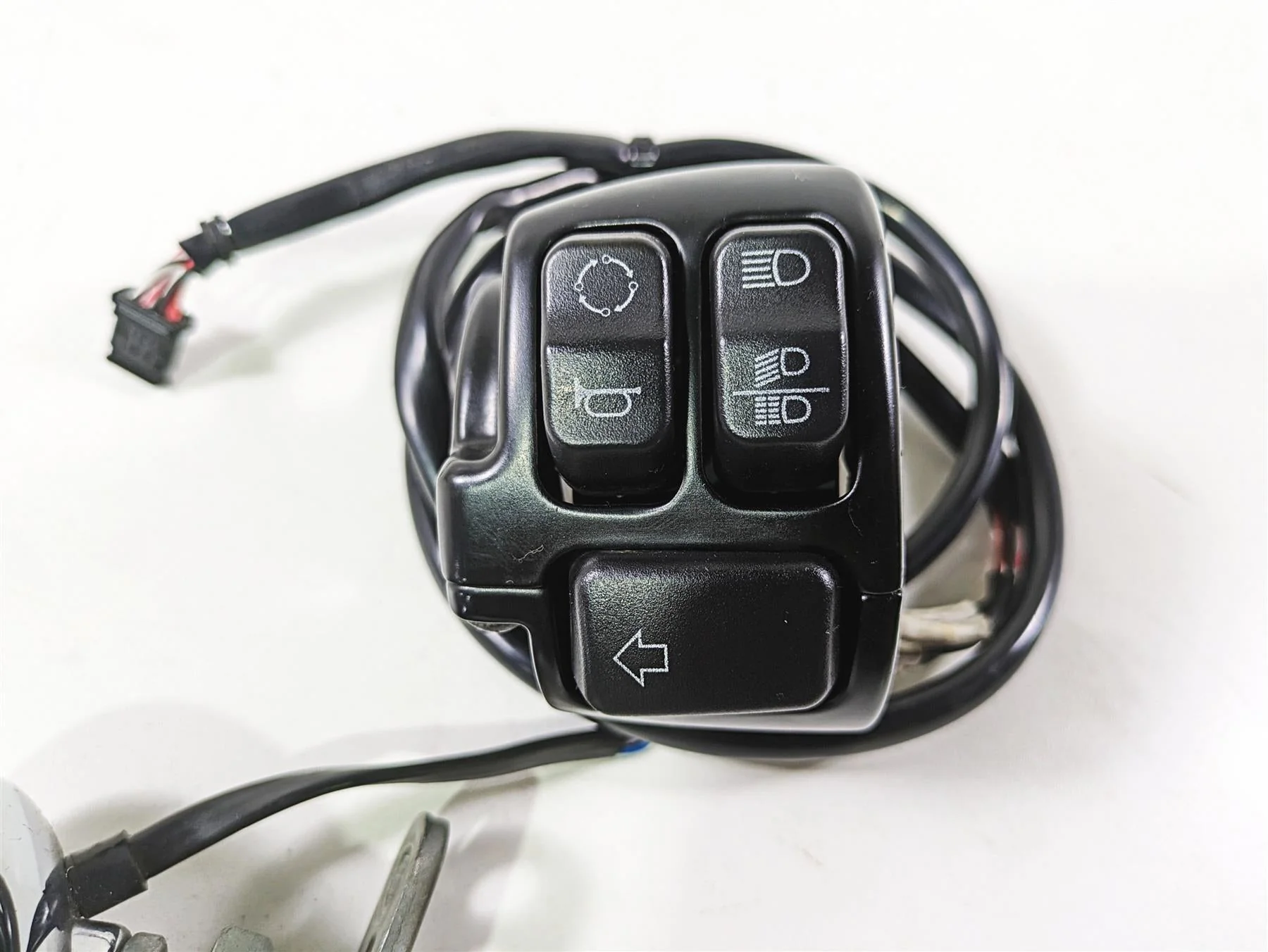 2017 Harley Dyna FXDB Street Bob Left Control Switch & Blinker -READ 71500372A - Image 8