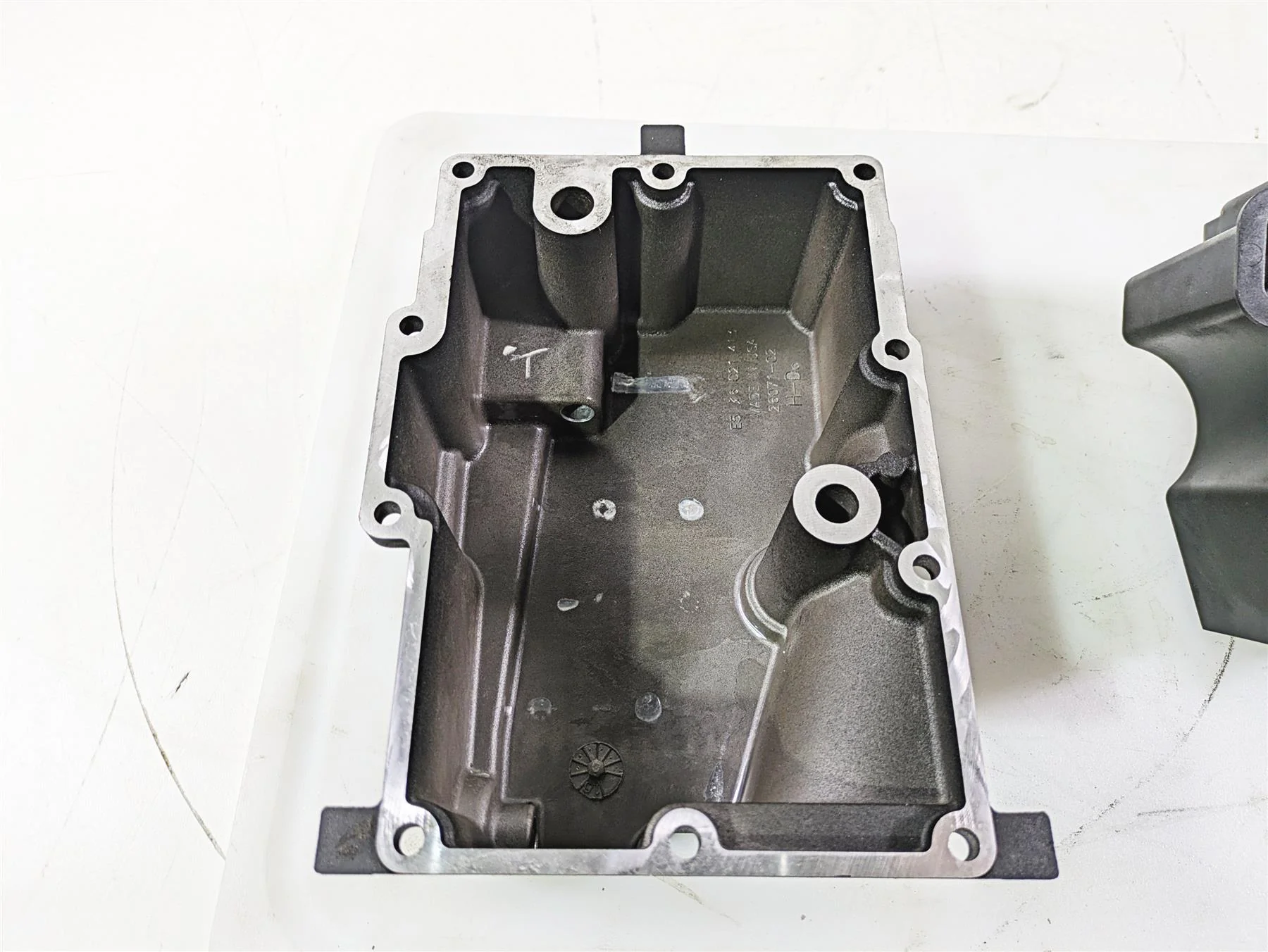 2017 Harley Dyna FXDB Street Bob Oil Pan Bottom Transmission Cover 26071-02 - Image 11