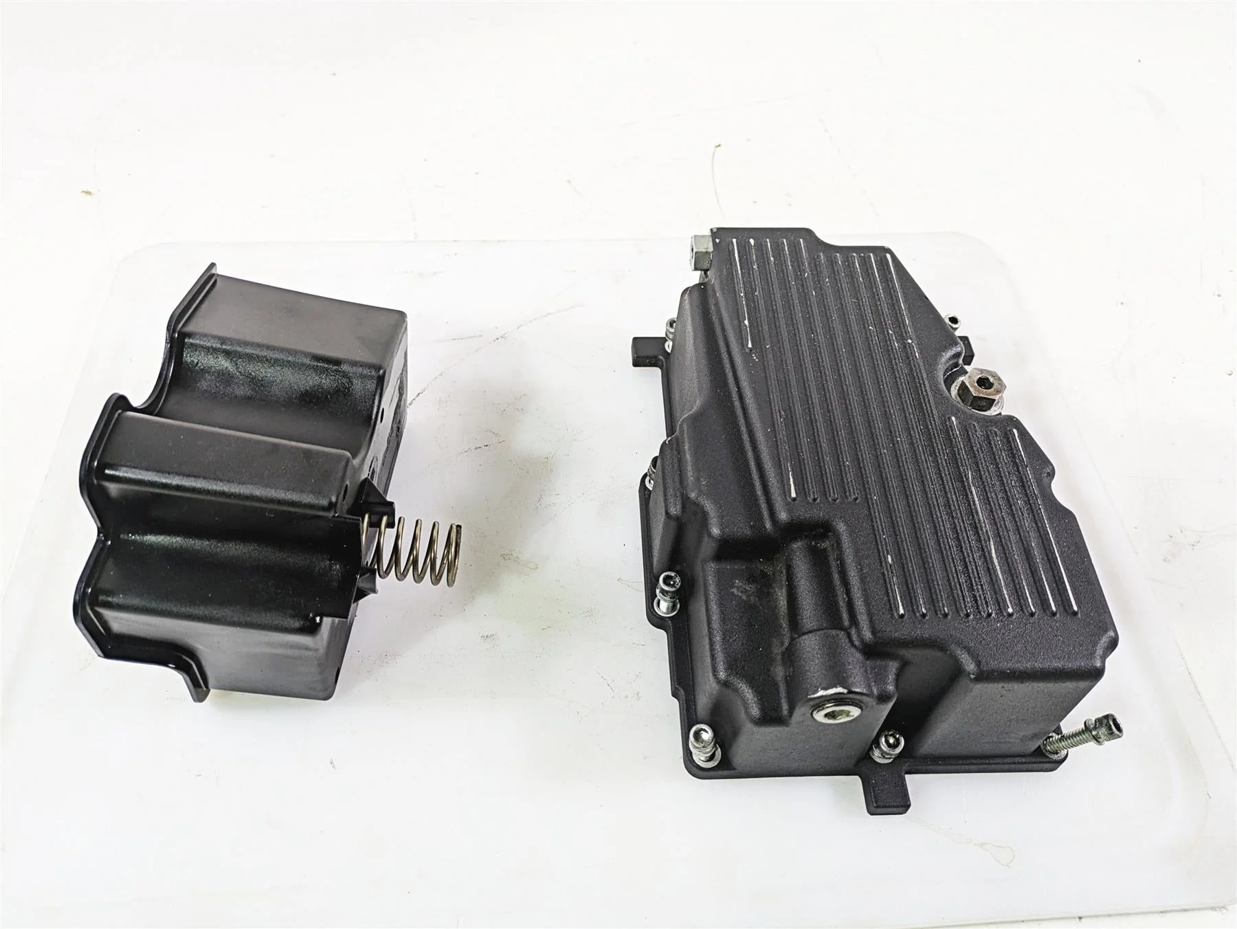 2017 Harley Dyna FXDB Street Bob Oil Pan Bottom Transmission Cover 26071-02 - Image 2