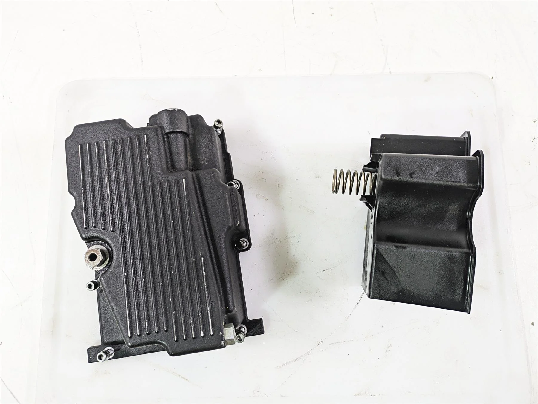 2017 Harley Dyna FXDB Street Bob Oil Pan Bottom Transmission Cover 26071-02 - Image 4