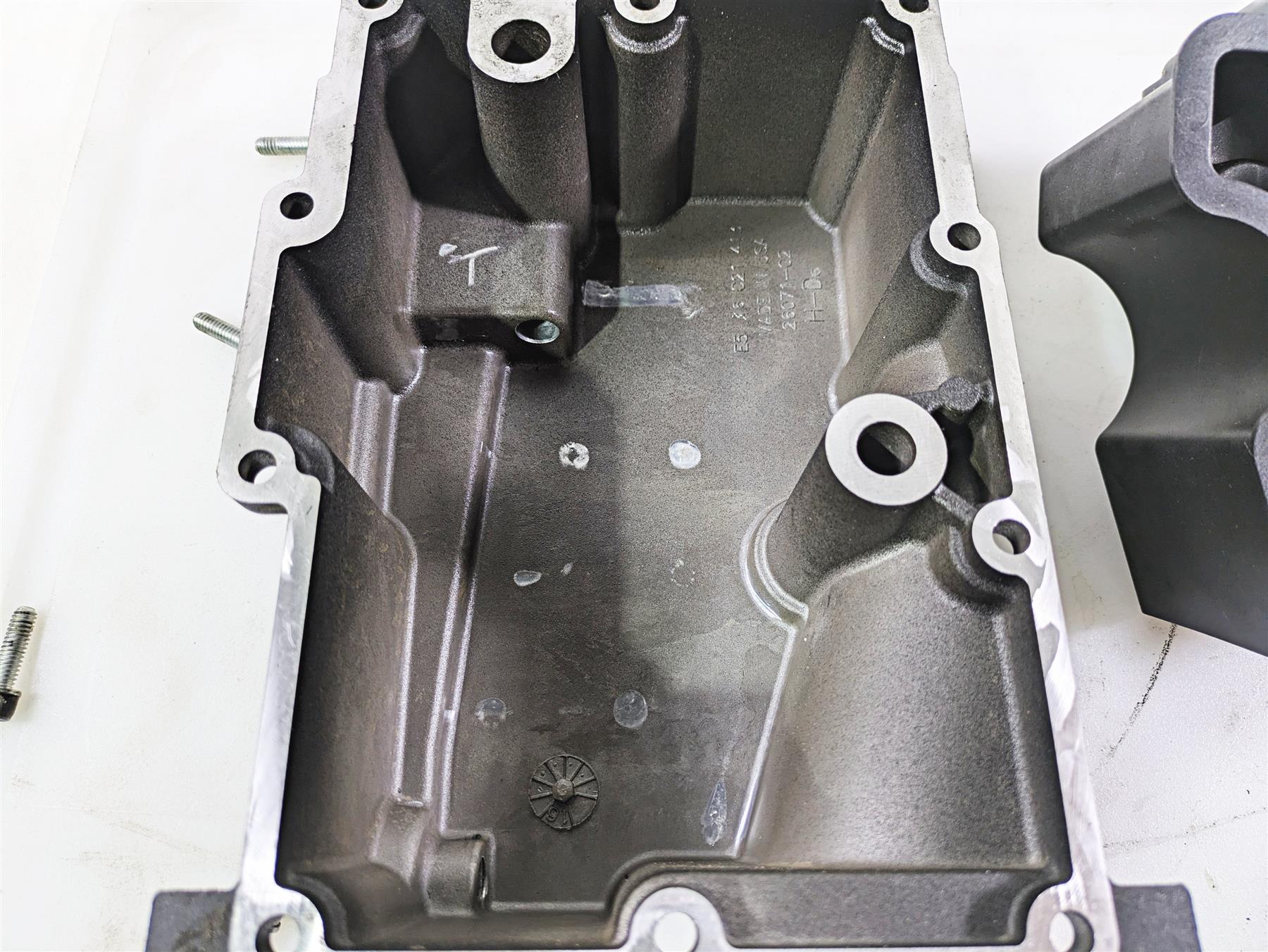 2017 Harley Dyna FXDB Street Bob Oil Pan Bottom Transmission Cover 26071-02 - Image 8