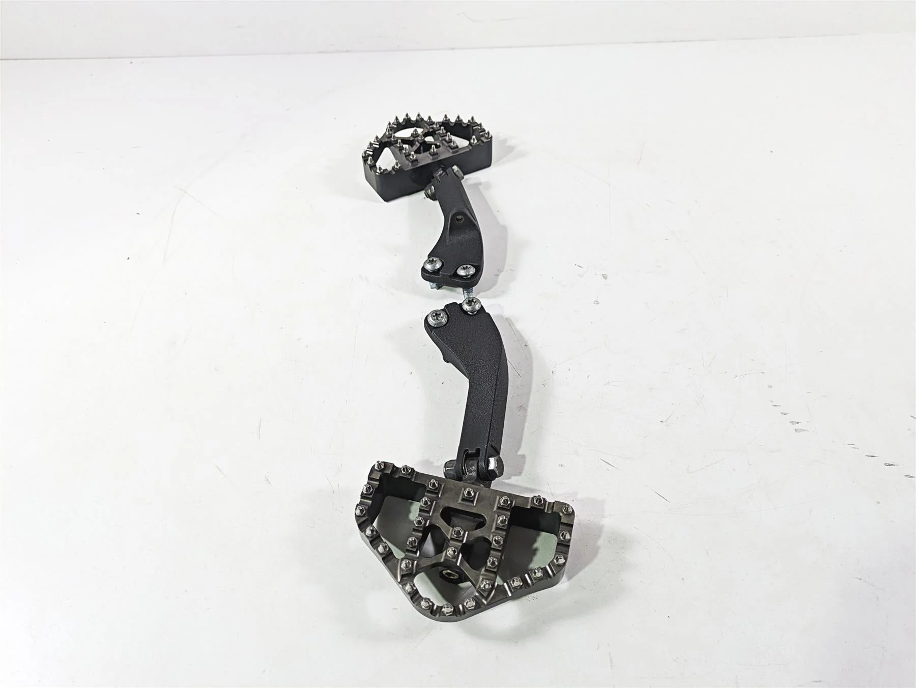 2017 Harley Dyna FXDB Street Bob Passenger Footpeg Custom Set -READ 49230-06 - Image 2