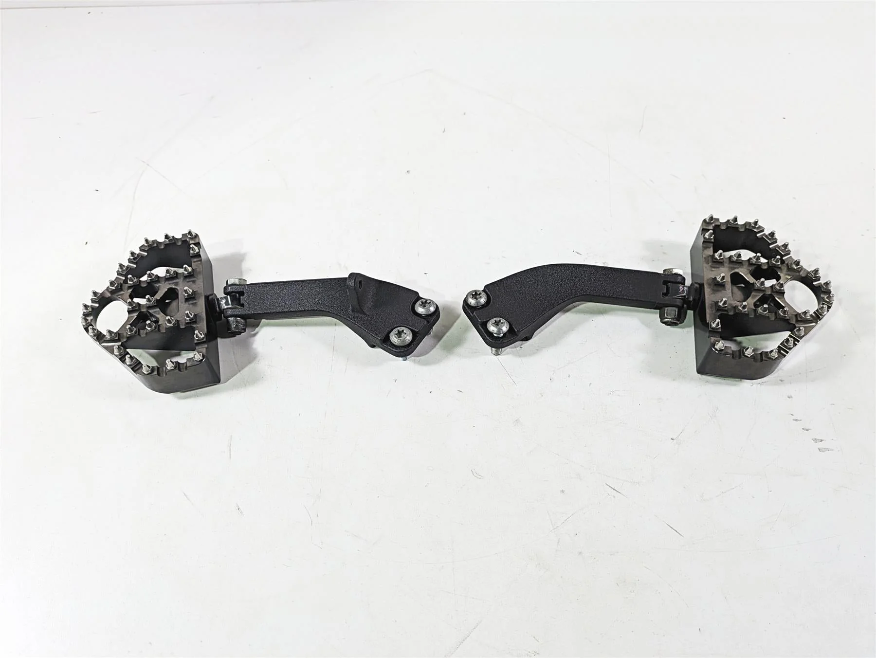 2017 Harley Dyna FXDB Street Bob Passenger Footpeg Custom Set -READ 49230-06 - Image 3
