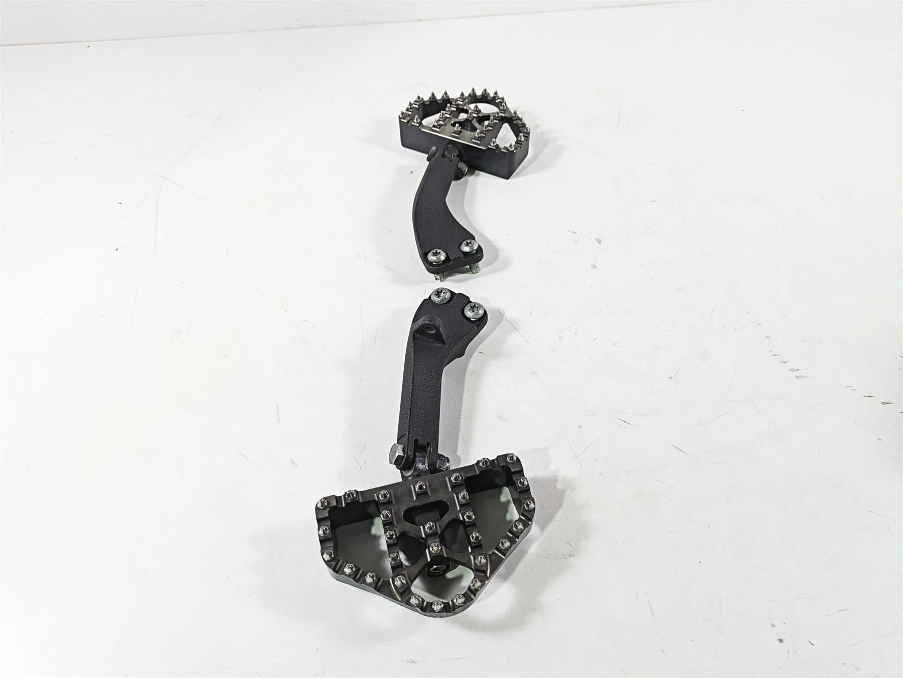 2017 Harley Dyna FXDB Street Bob Passenger Footpeg Custom Set -READ 49230-06 - Image 4