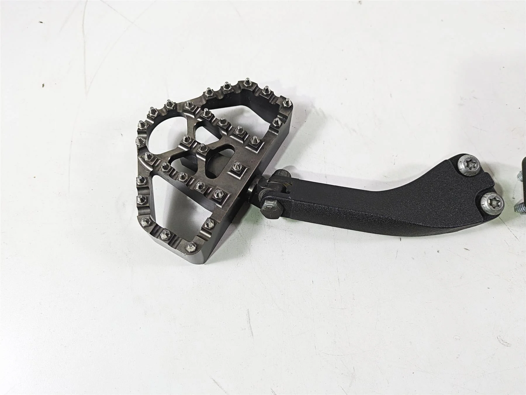 2017 Harley Dyna FXDB Street Bob Passenger Footpeg Custom Set -READ 49230-06 - Image 6