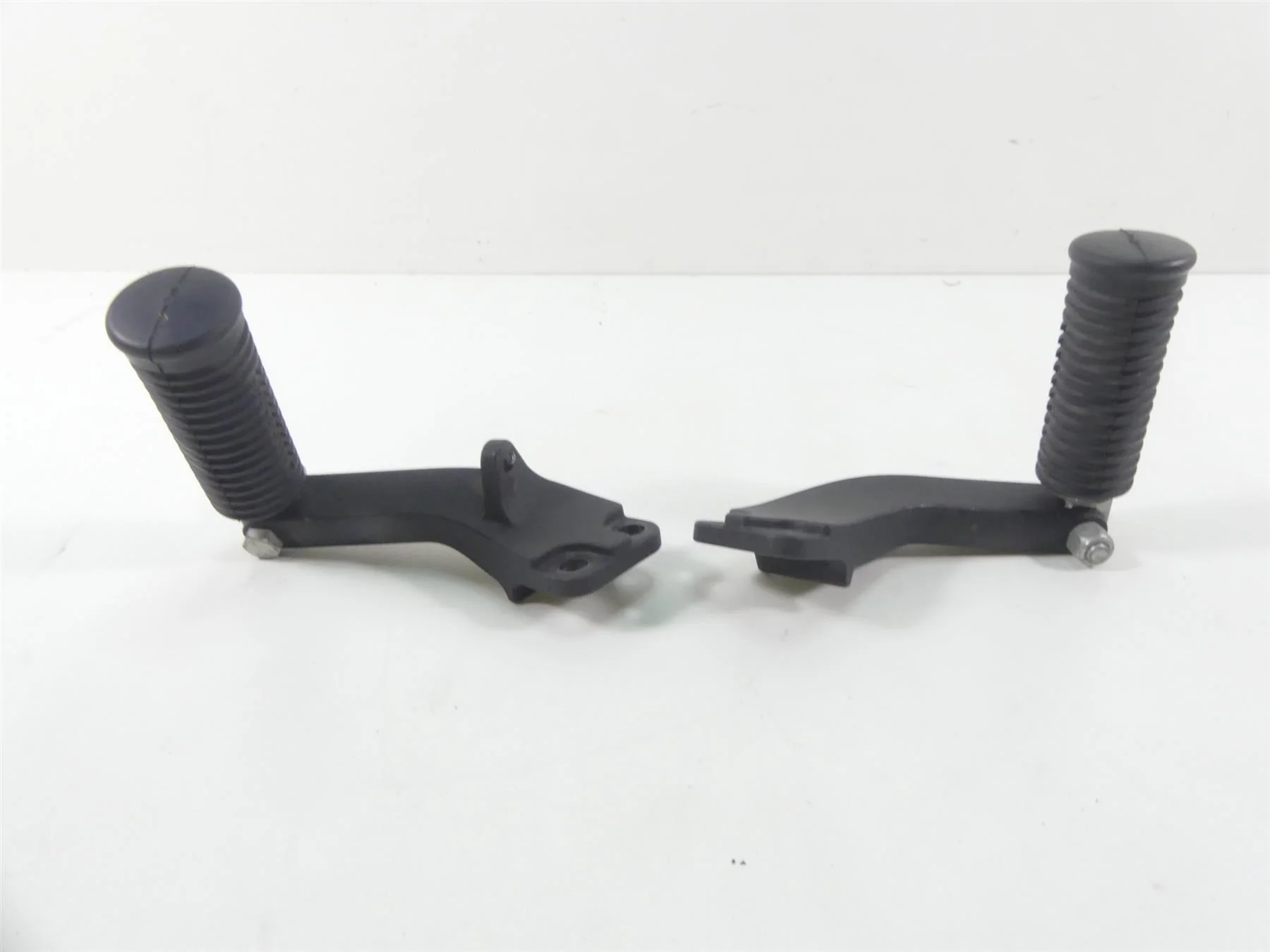 2017 Harley Dyna FXDB Street Bob Passenger Footpeg Foot Peg Rest Set - Image 2