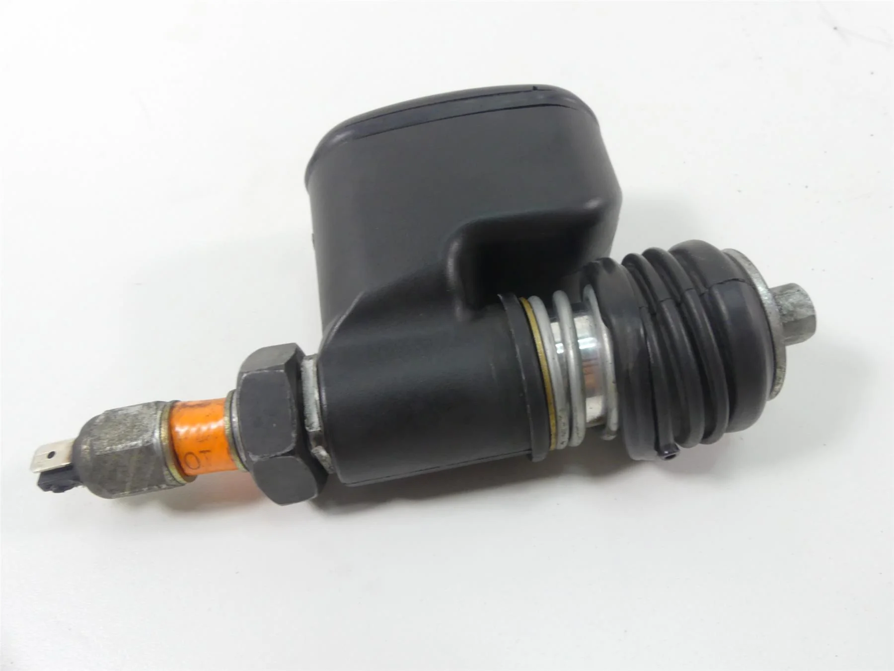 2017 Harley Dyna FXDB Street Bob Rear Brake Master Cylinder  41700065A - Image 4