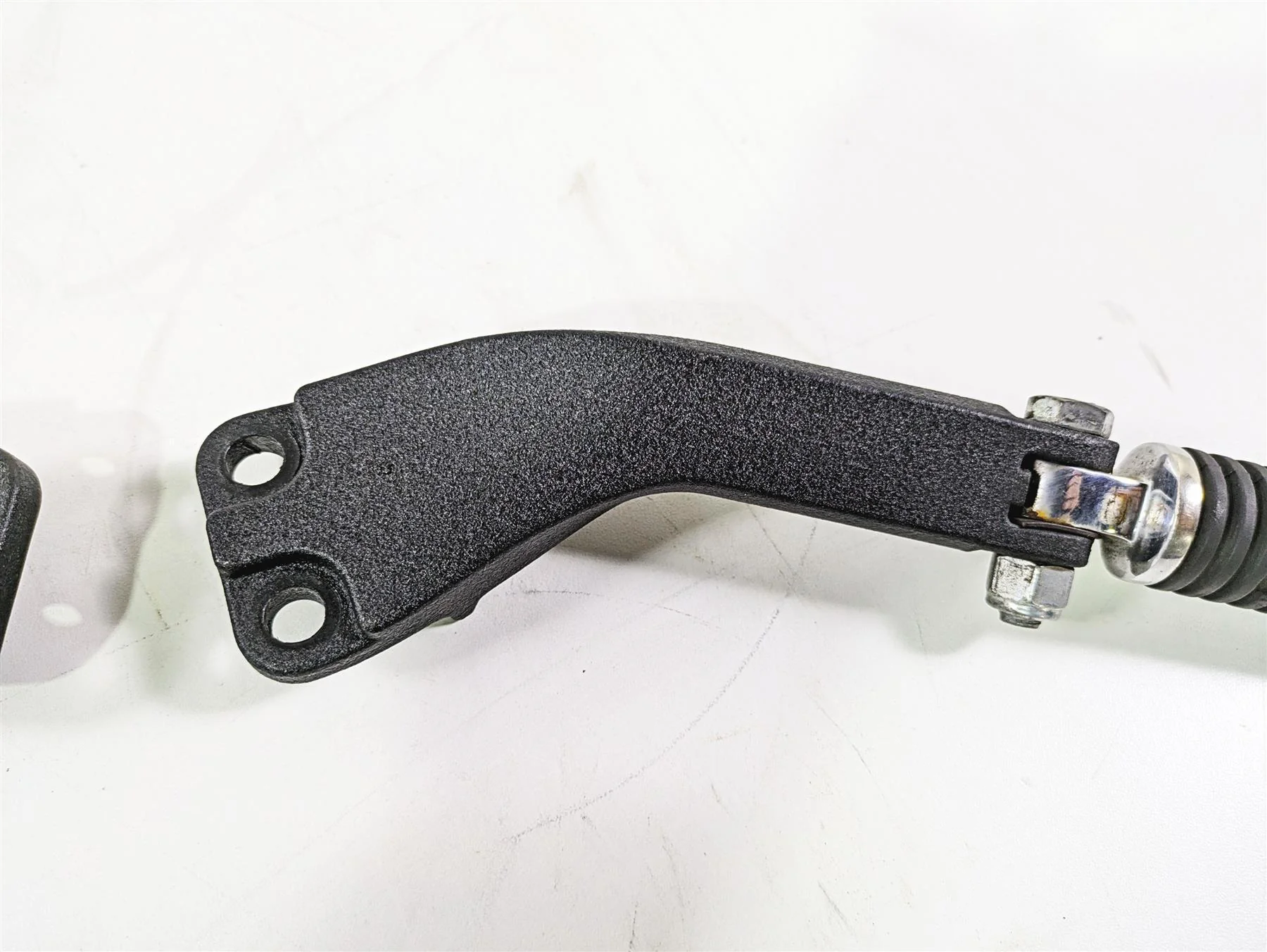 2017 Harley Dyna FXDB Street Bob Rear Passenger Footpeg & Mount Set 33032-99 - Image 5