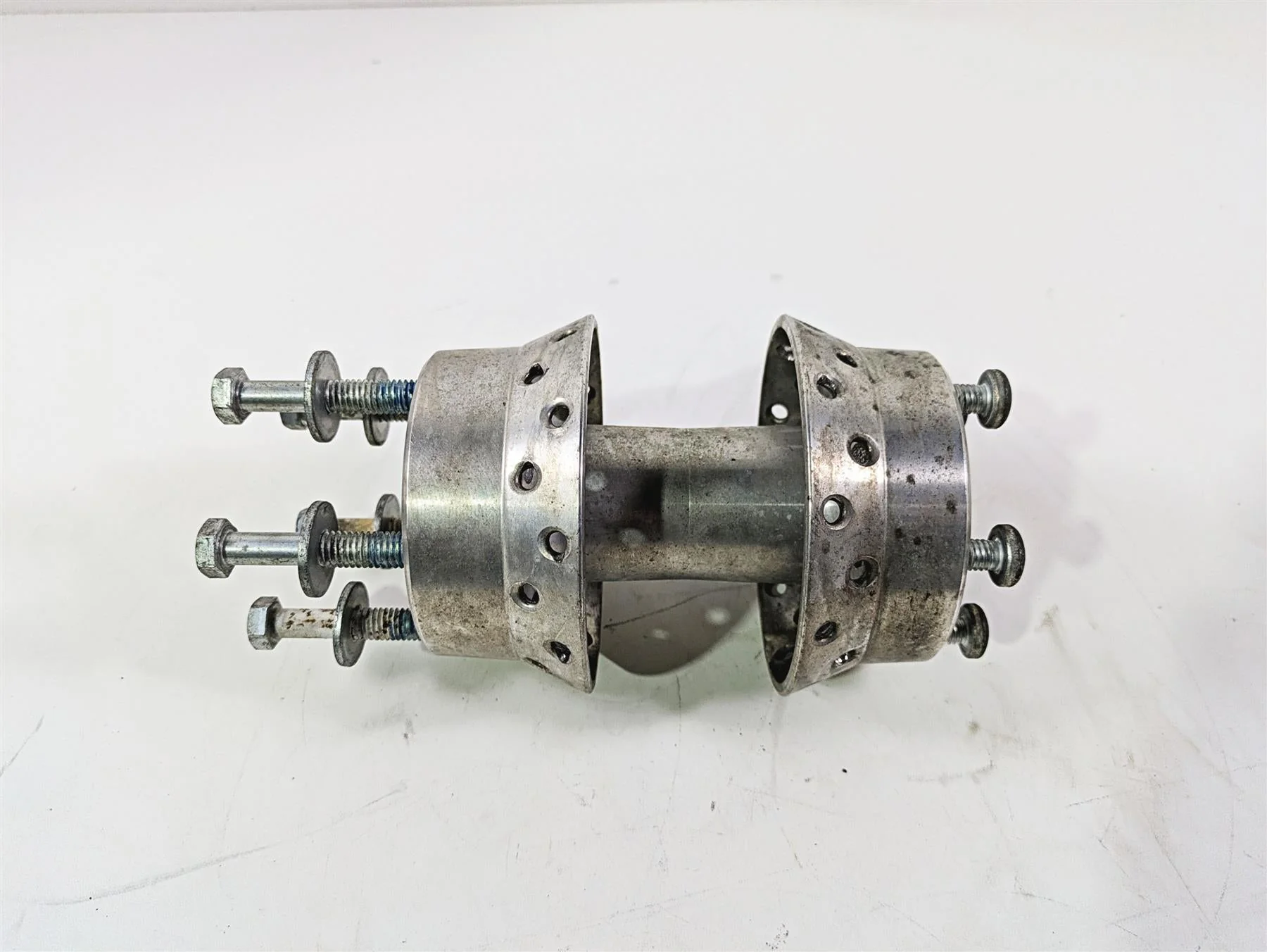 2017 Harley Dyna FXDB Street Bob Rear Spoke Wheel Hub 17in 25mm - Read 41430-09A