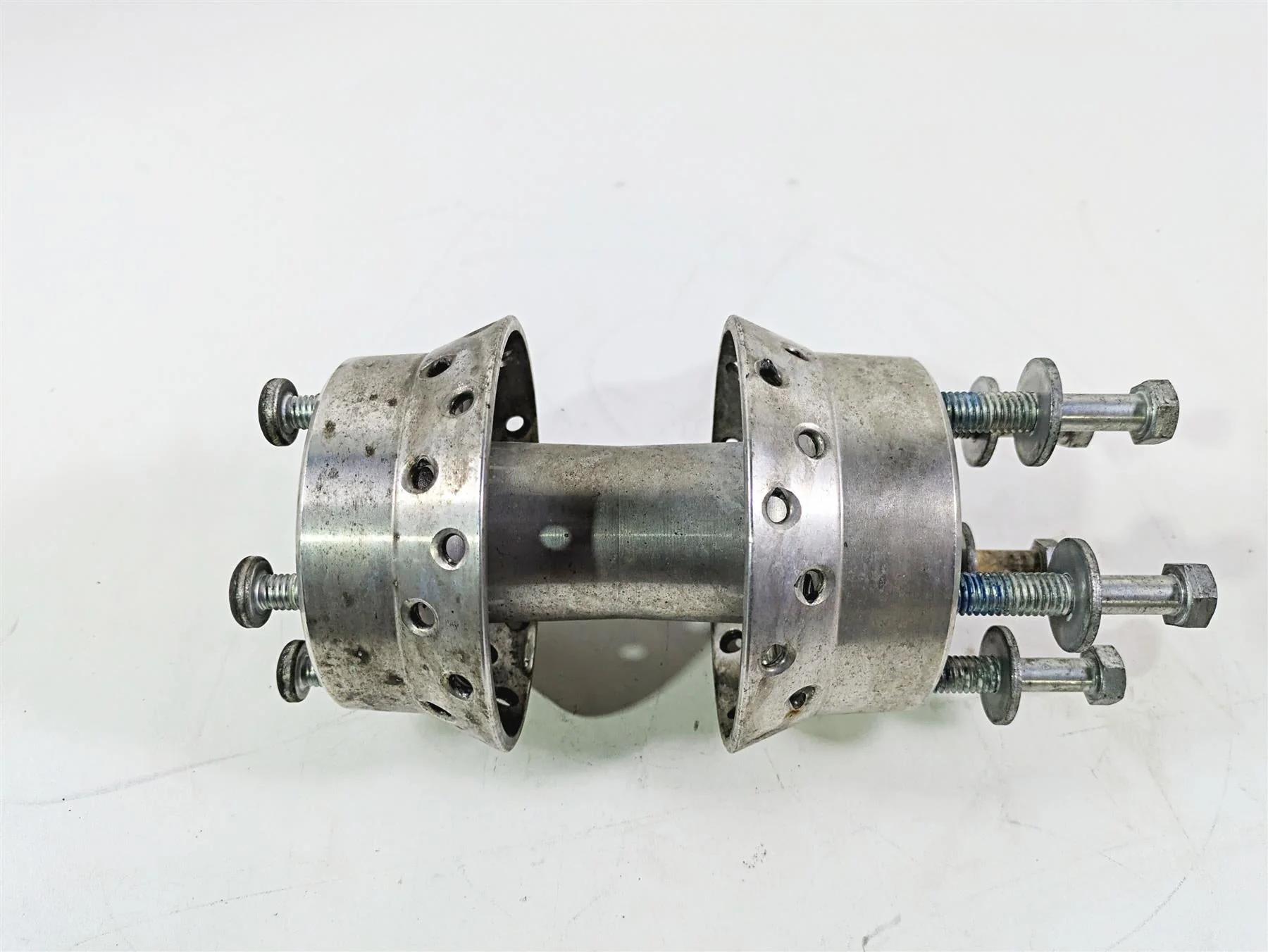 2017 Harley Dyna FXDB Street Bob Rear Spoke Wheel Hub 17in 25mm - Read 41430-09A - Image 3