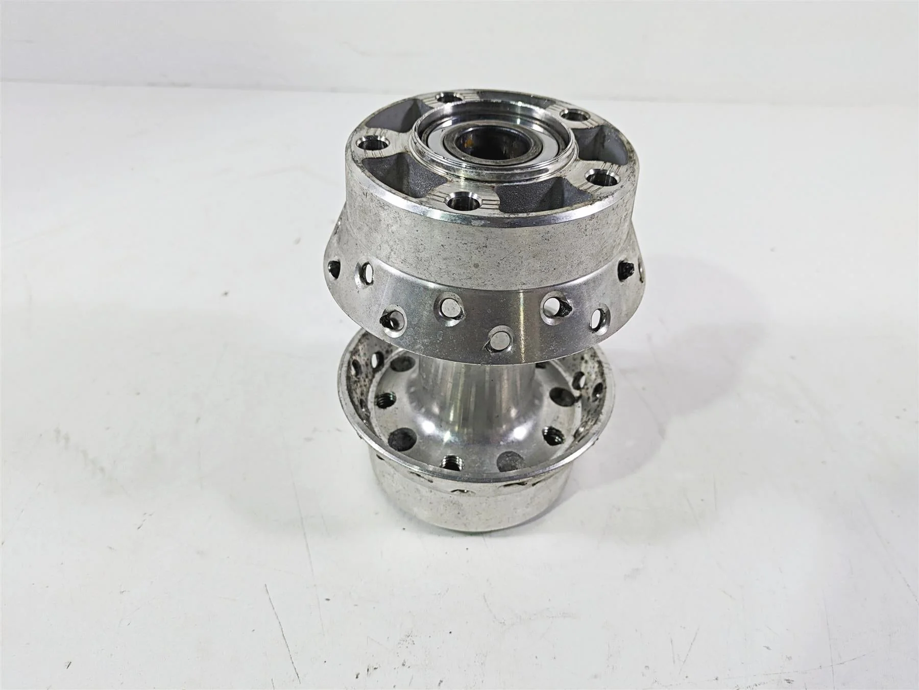 2017 Harley Dyna FXDB Street Bob Rear Wheel Rim Hub & 25mm Bearings 41430-09A