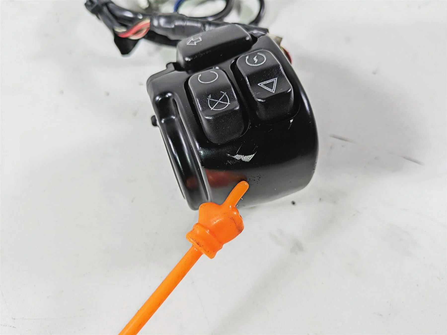 2017 Harley Dyna FXDB Street Bob Right Control Switch & Blinker -READ 71500360 - Image 4