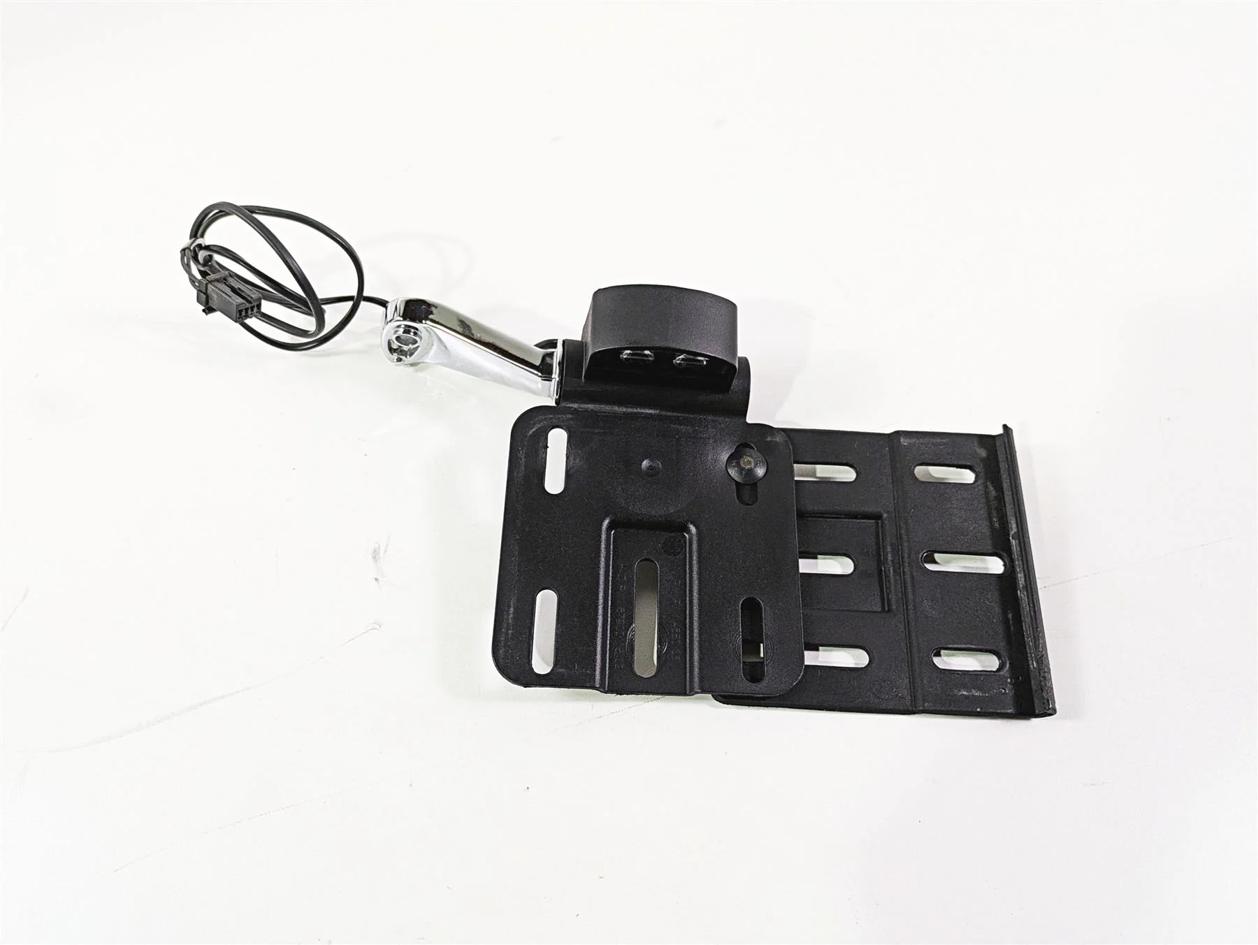 2017 Harley Dyna FXDB Street Bob Side License Plate Holder Bracket 67900121