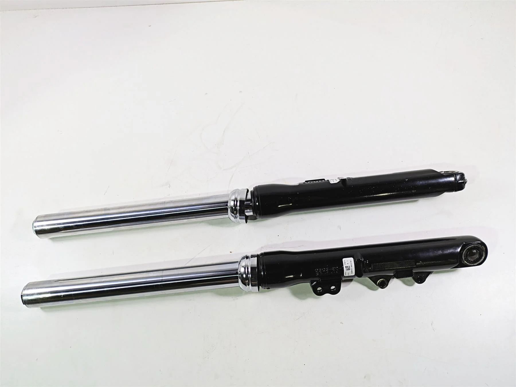 2017 Harley Dyna FXDB Street Bob Straight 49mm Front Fork Leg Set 45400034 - Image 2