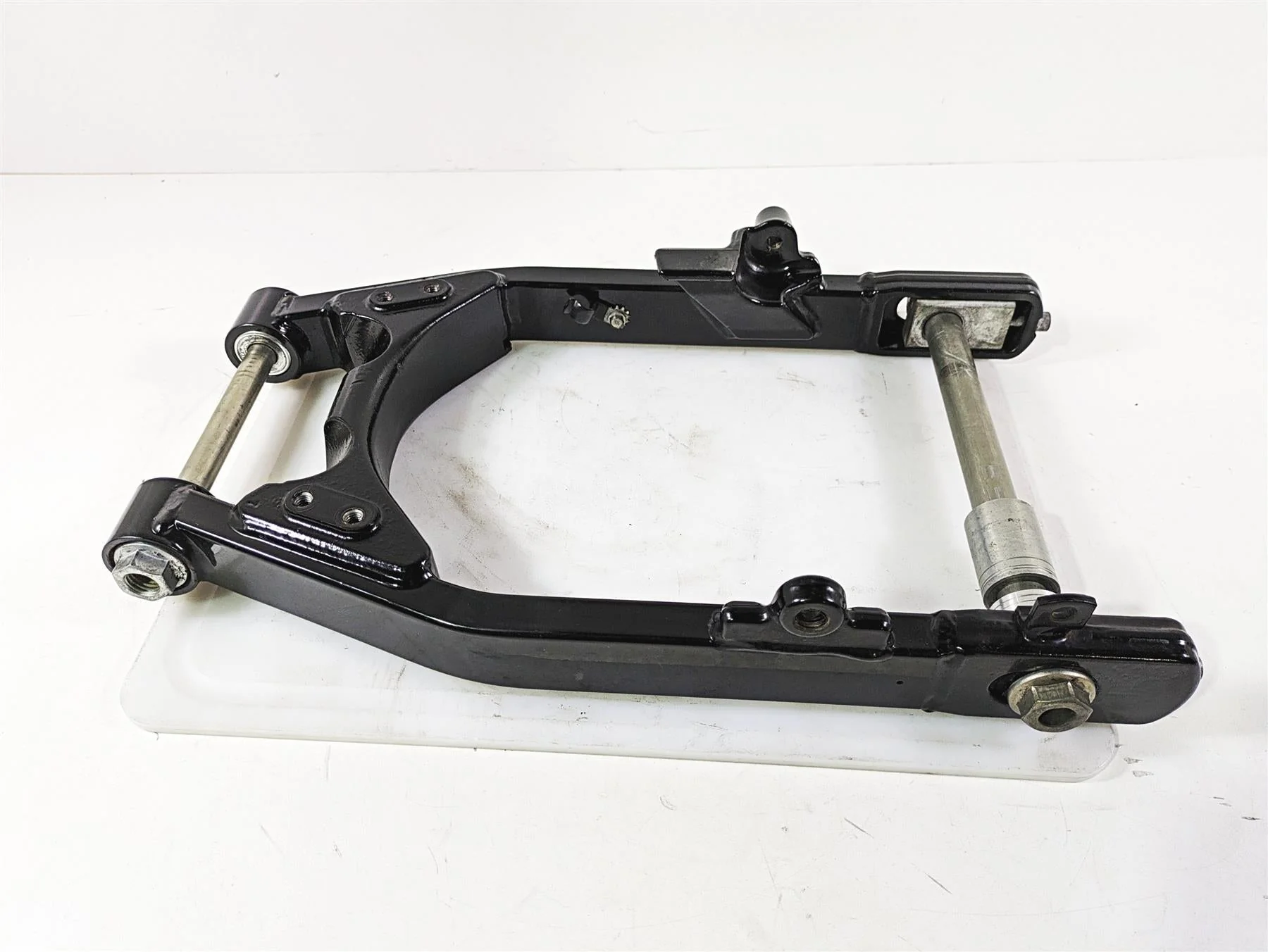 2017 Harley Dyna FXDB Street Bob Swingarm & Belt Guards & 25mm Axle 47820-10 - Image 3