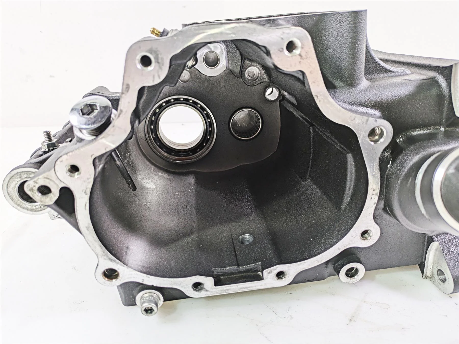 2017 Harley Dyna FXDB Street Bob Transmission Gear Case Housing 34747-06C - Image 6