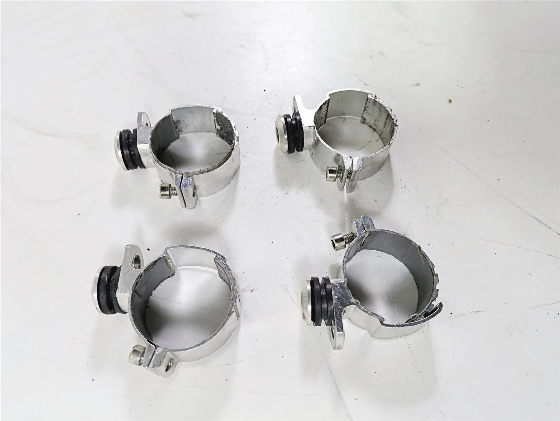 2017 Harley Dyna FXDB Street Bob Windshield Wind Shield Screen Clamps Mount Set