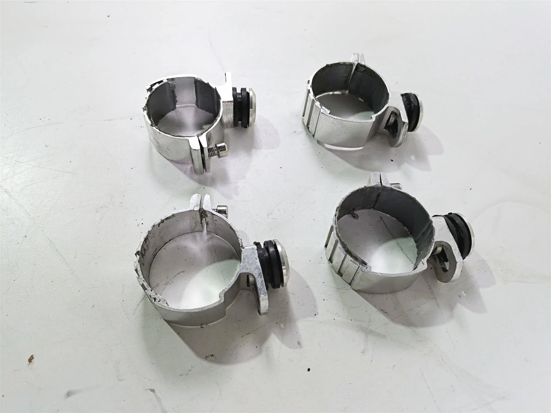 2017 Harley Dyna FXDB Street Bob Windshield Wind Shield Screen Clamps Mount Set - Image 2