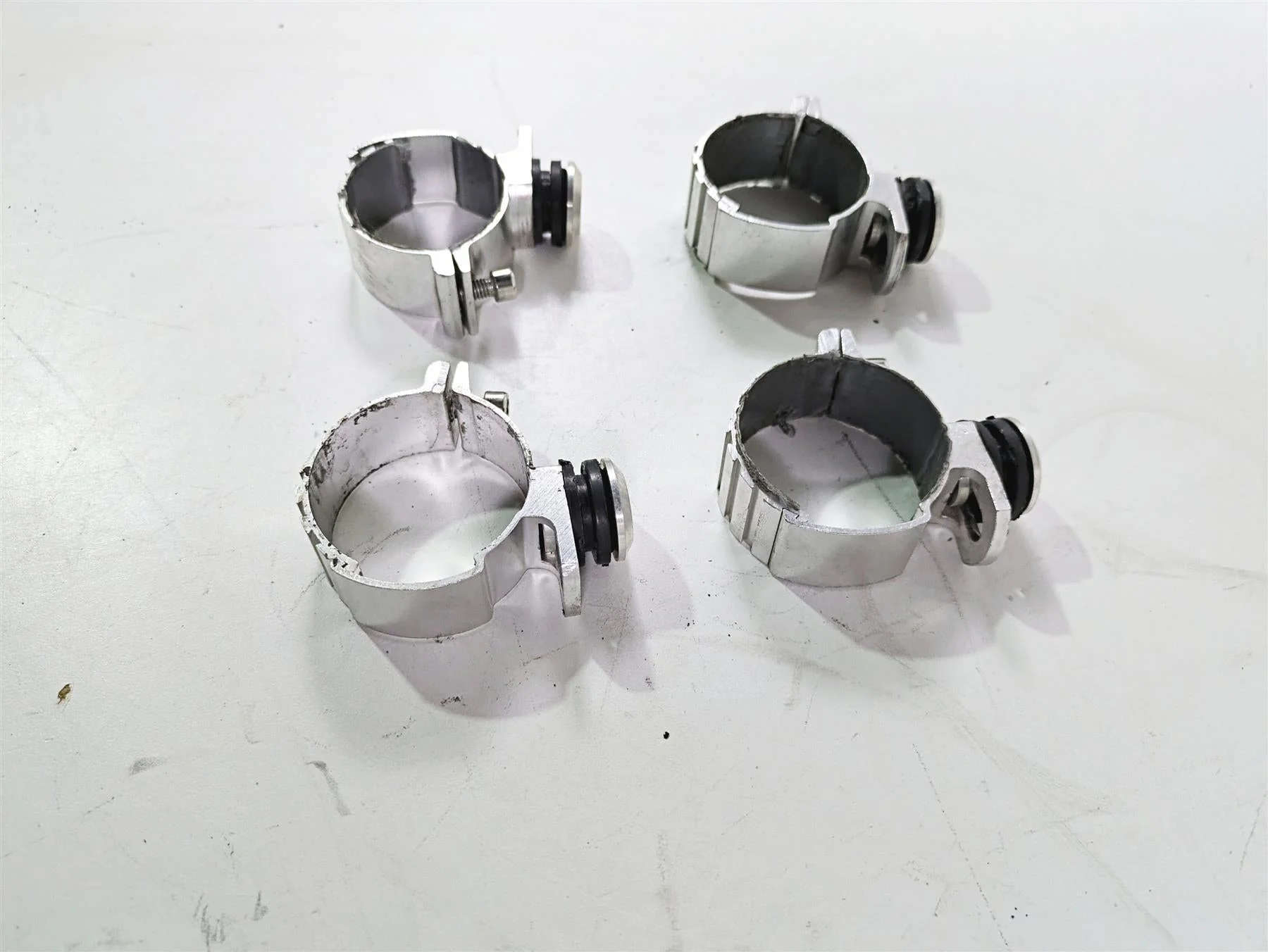 2017 Harley Dyna FXDB Street Bob Windshield Wind Shield Screen Clamps Mount Set - Image 6