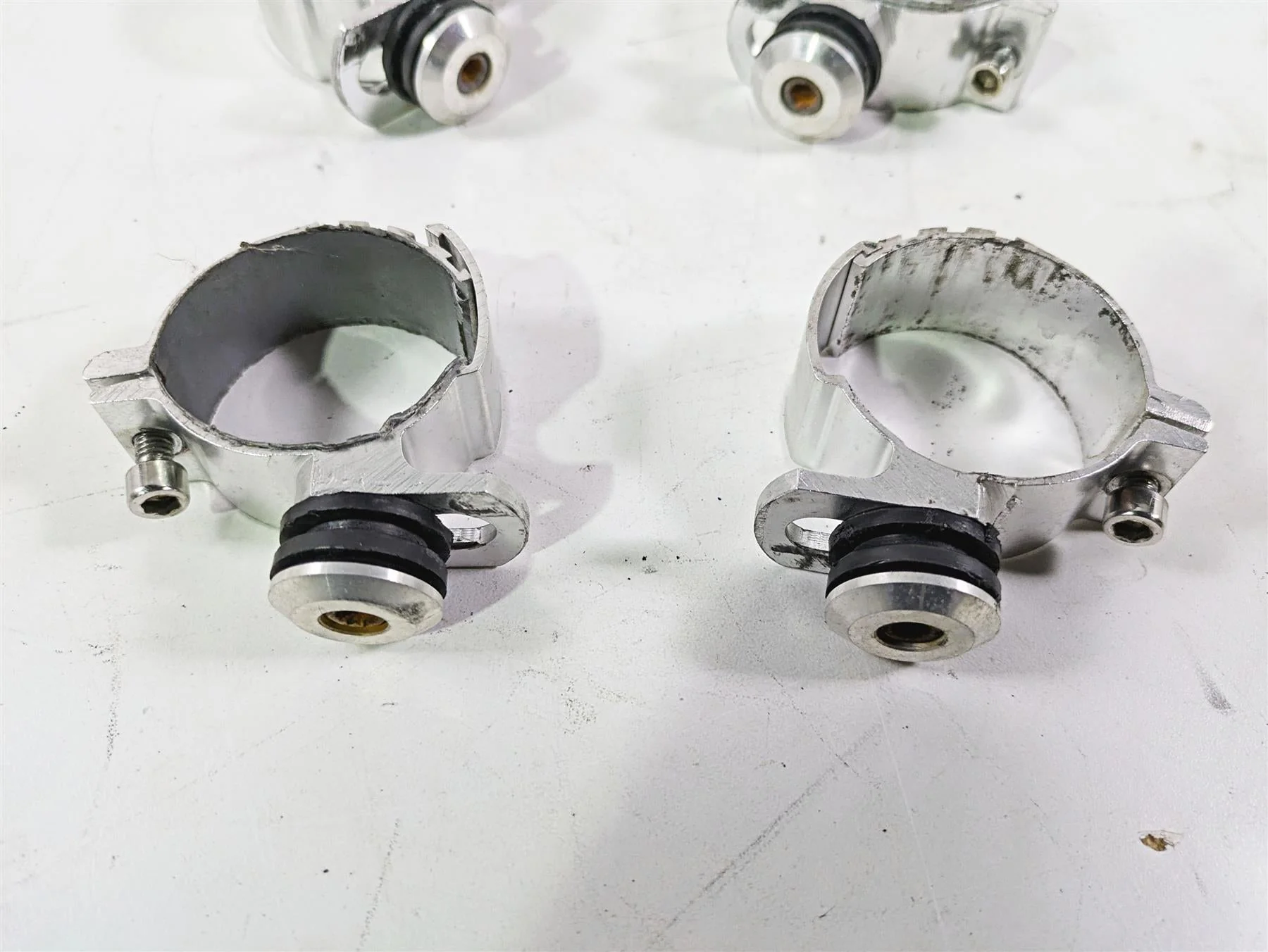 2017 Harley Dyna FXDB Street Bob Windshield Wind Shield Screen Clamps Mount Set - Image 9