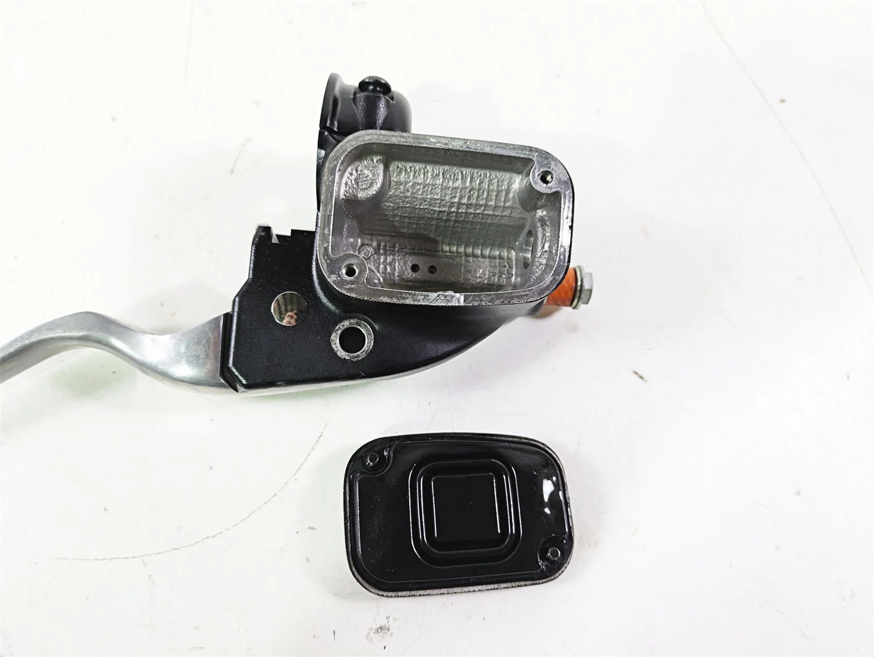 2017 Harley FLS Softail Slim Front Brake Master Cylinder 1/2" 41700233 - Image 12