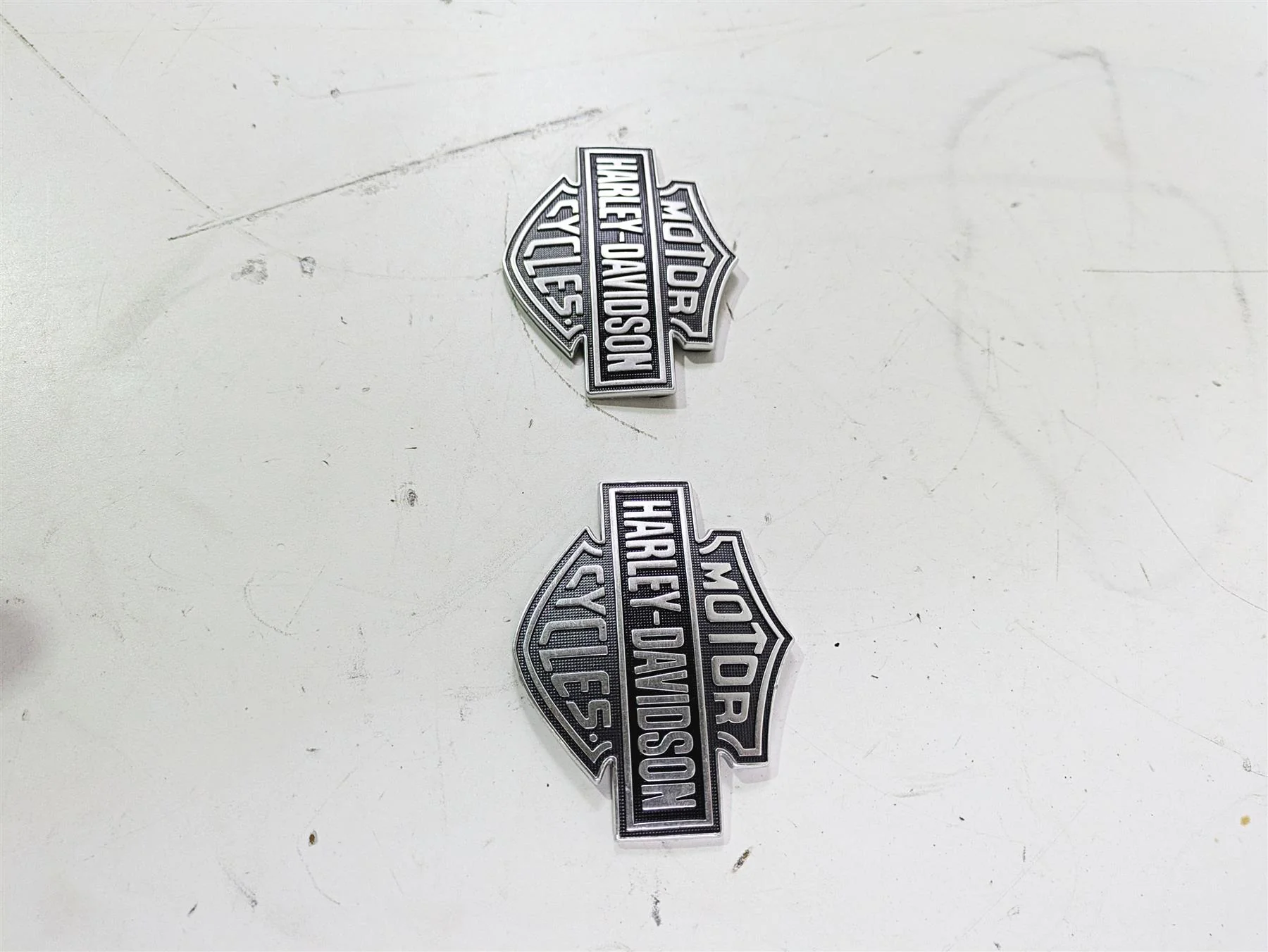 2017 Harley FLS Softail Slim Fuel Gas Petrol Tank Emblem Set 61400055 61400056 - Image 2