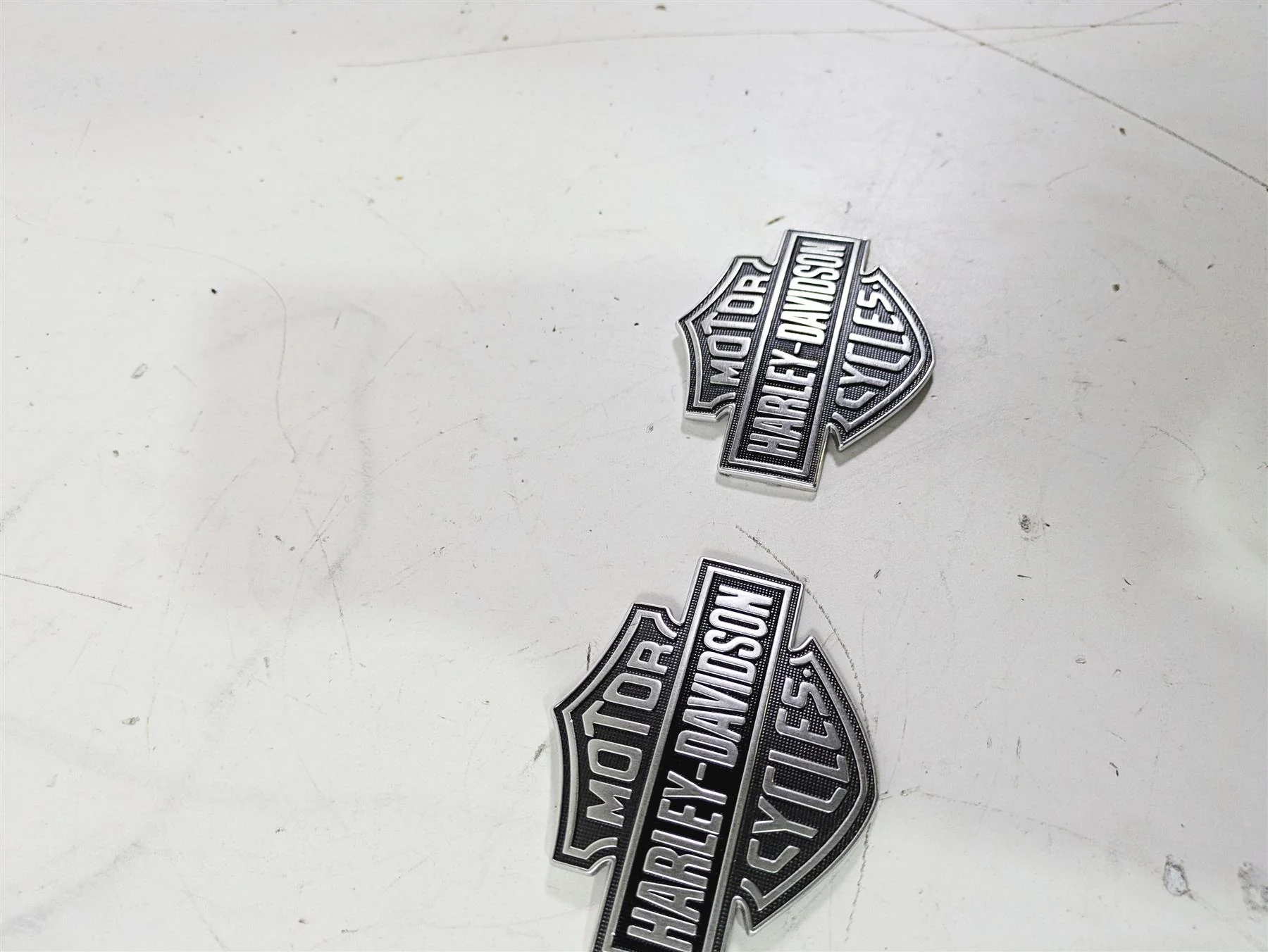 2017 Harley FLS Softail Slim Fuel Gas Petrol Tank Emblem Set 61400055 61400056 - Image 3