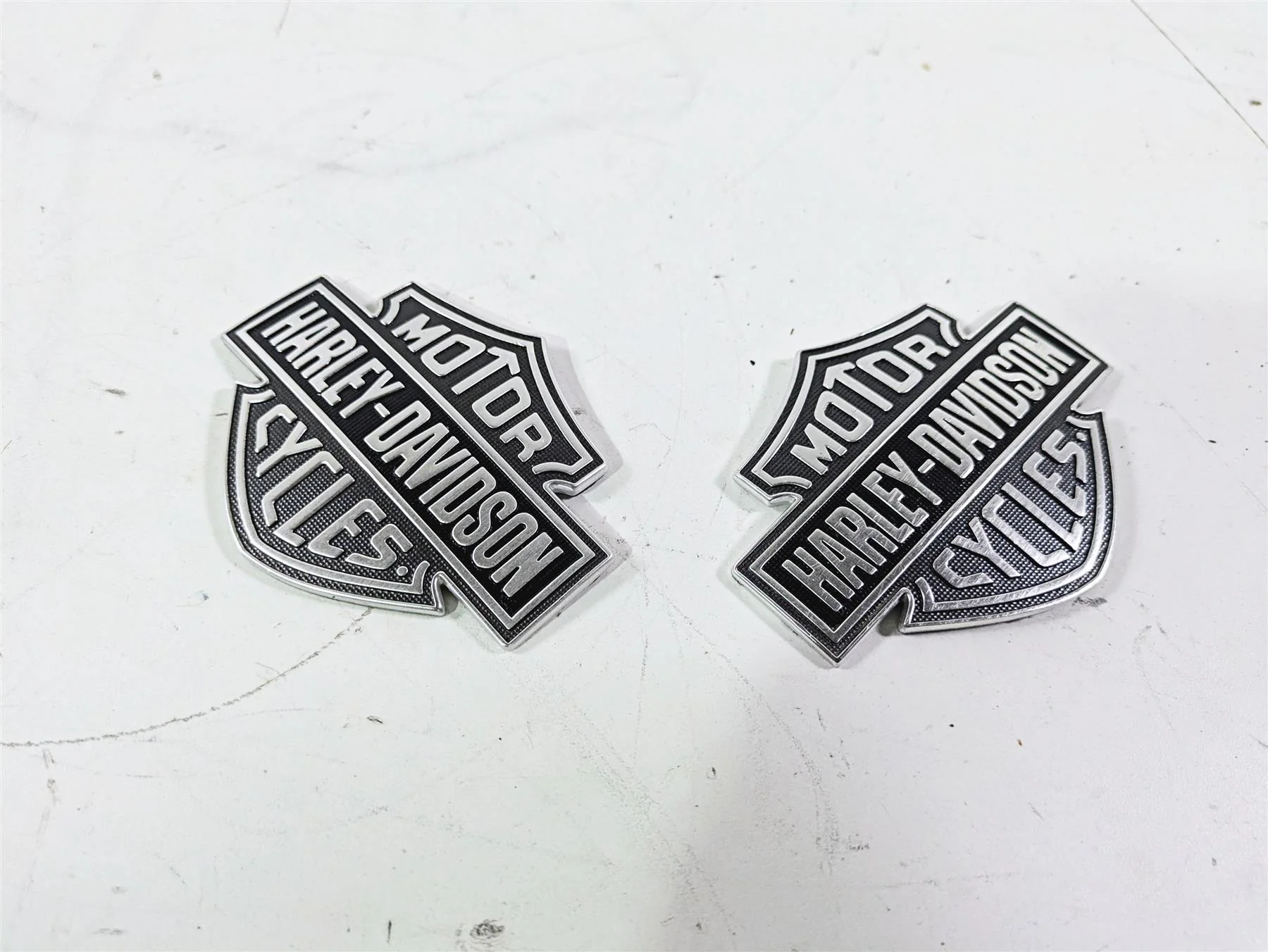 2017 Harley FLS Softail Slim Fuel Gas Petrol Tank Emblem Set 61400055 61400056 - Image 9