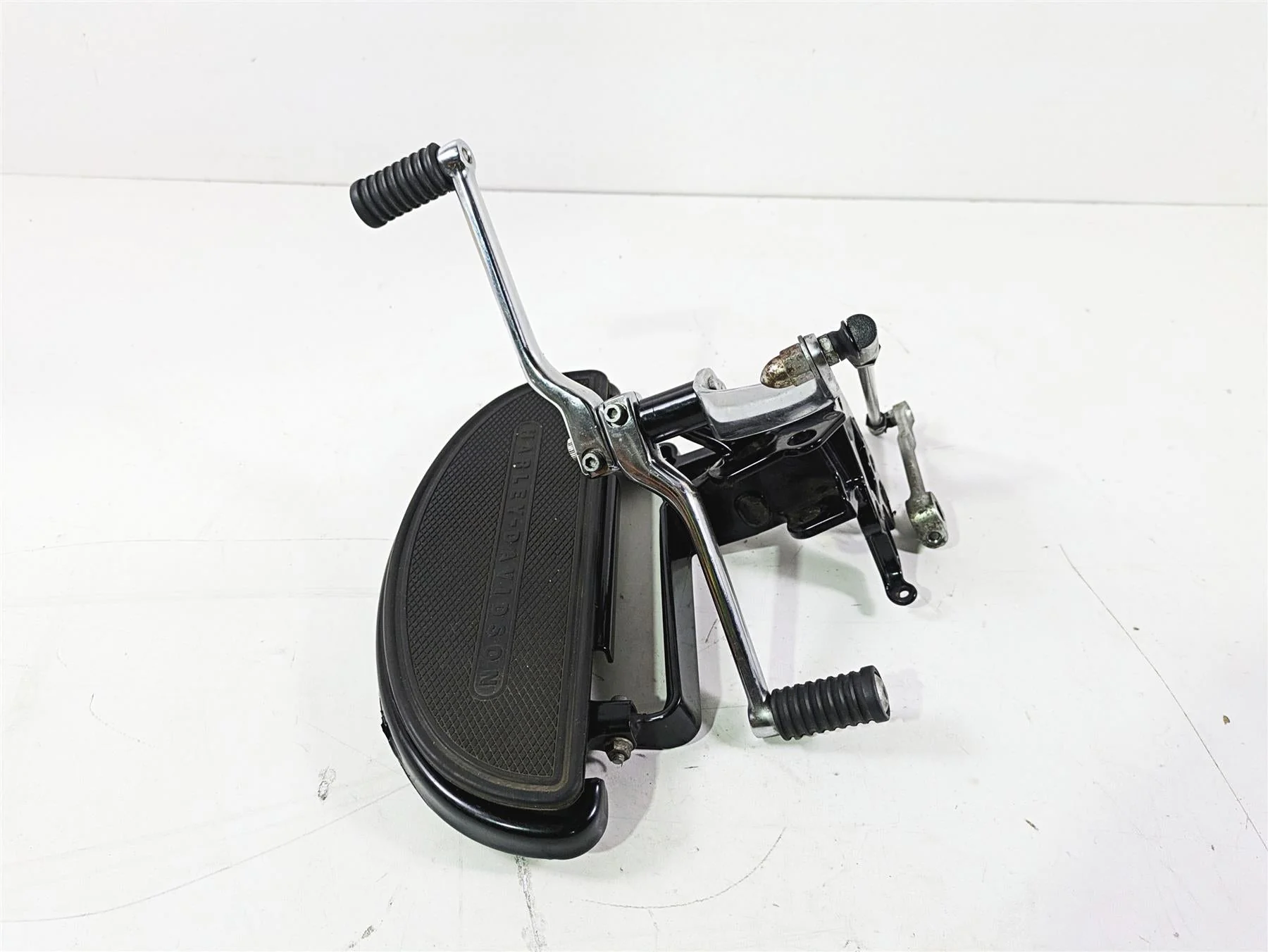2017 Harley FLS Softail Slim Left Front Floorboard & Shifter 33630-07A 33895-82E