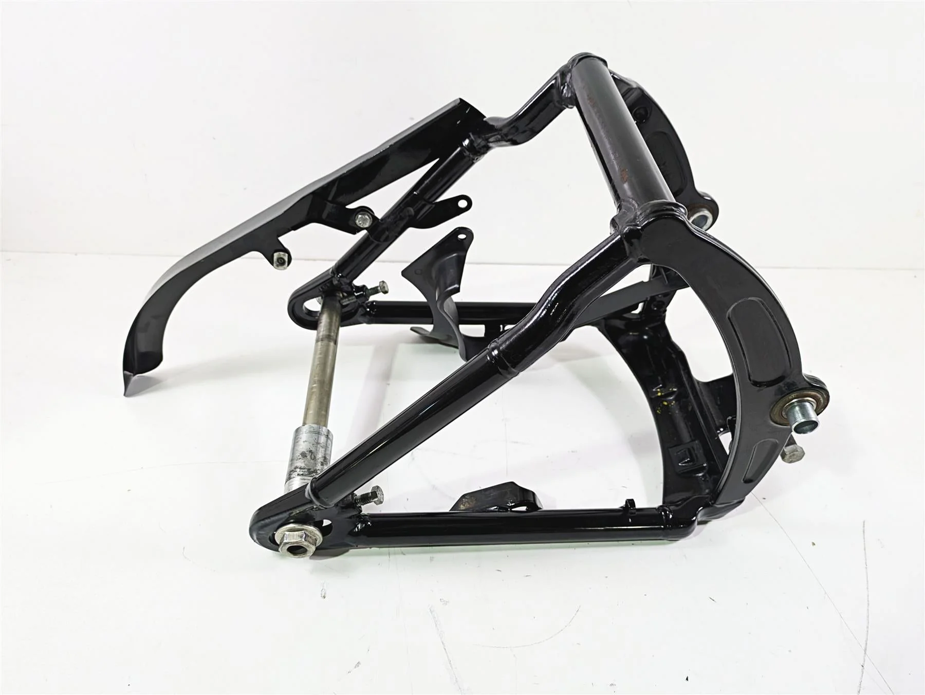 2017 Harley FLS Softail Slim Rear Swingarm Swing Arm & Guards 47573-11BHP