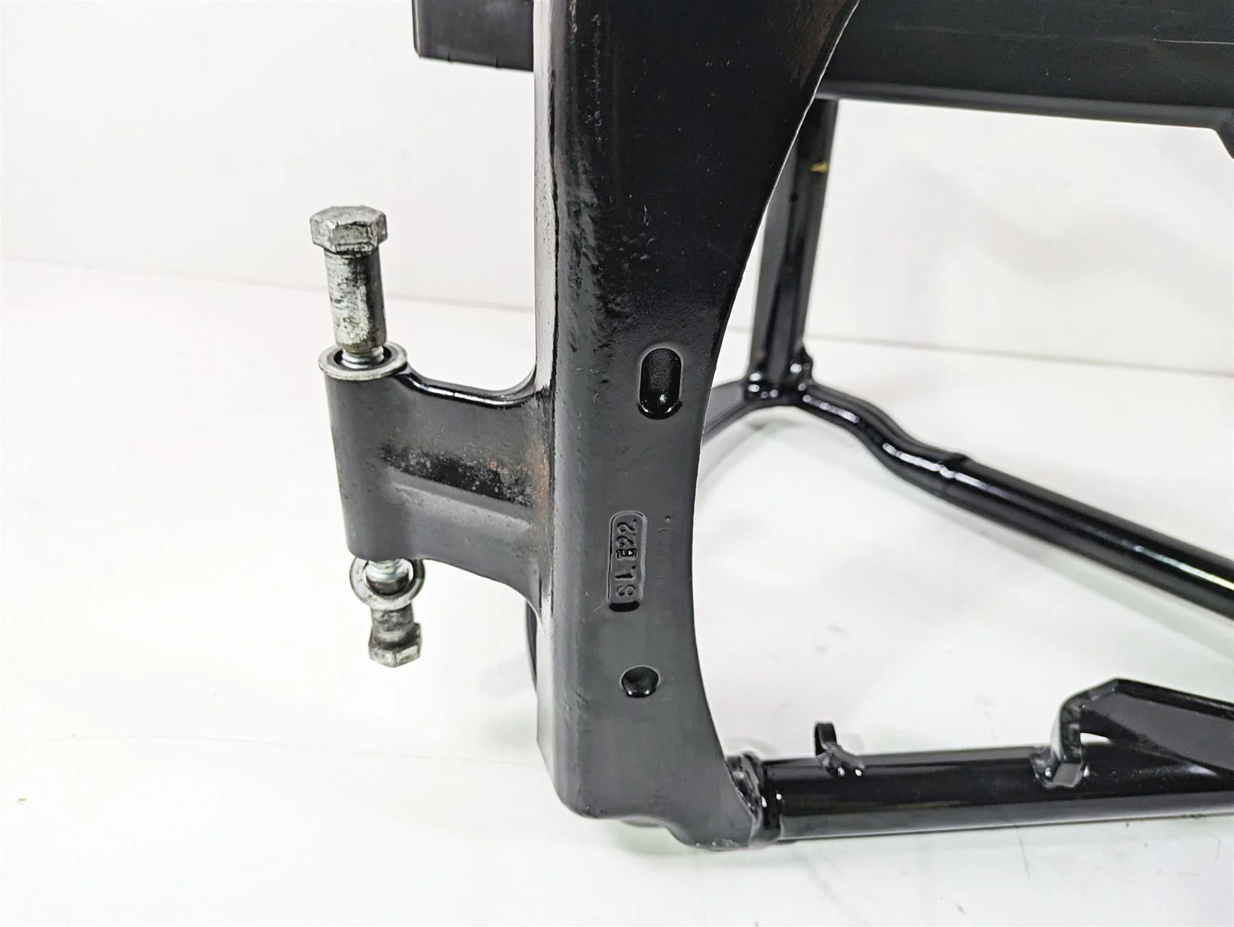 2017 Harley FLS Softail Slim Rear Swingarm Swing Arm & Guards 47573-11BHP - Image 11