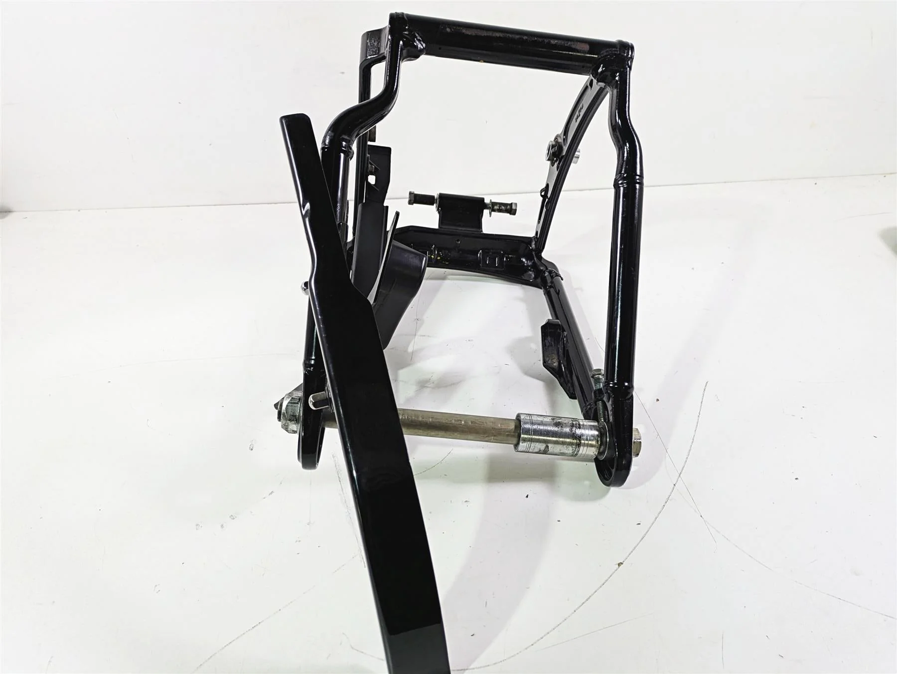 2017 Harley FLS Softail Slim Rear Swingarm Swing Arm & Guards 47573-11BHP - Image 2