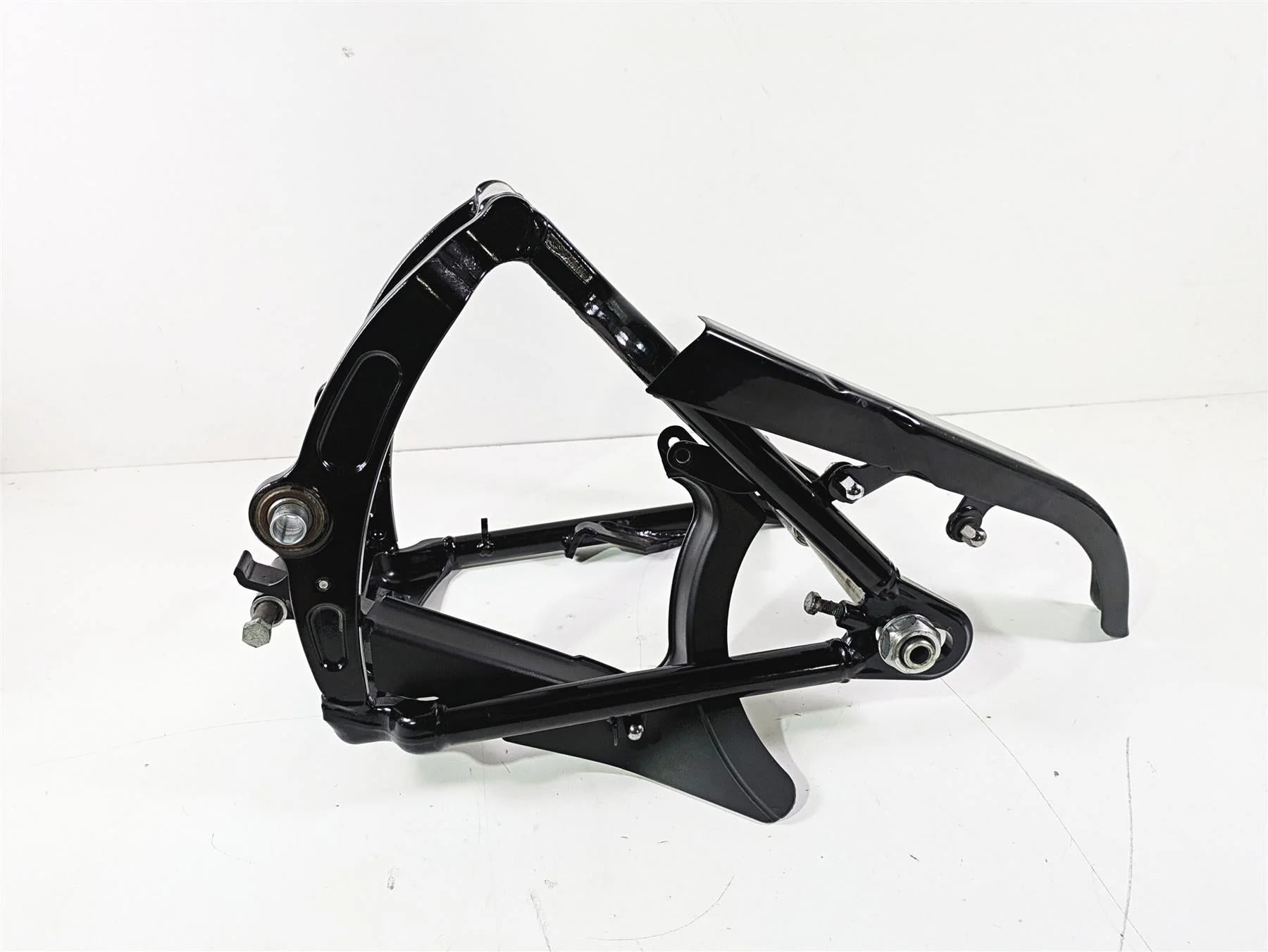 2017 Harley FLS Softail Slim Rear Swingarm Swing Arm & Guards 47573-11BHP - Image 3