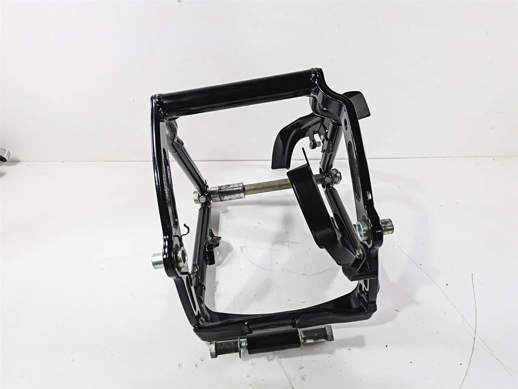 2017 Harley FLS Softail Slim Rear Swingarm Swing Arm & Guards 47573-11BHP - Image 4