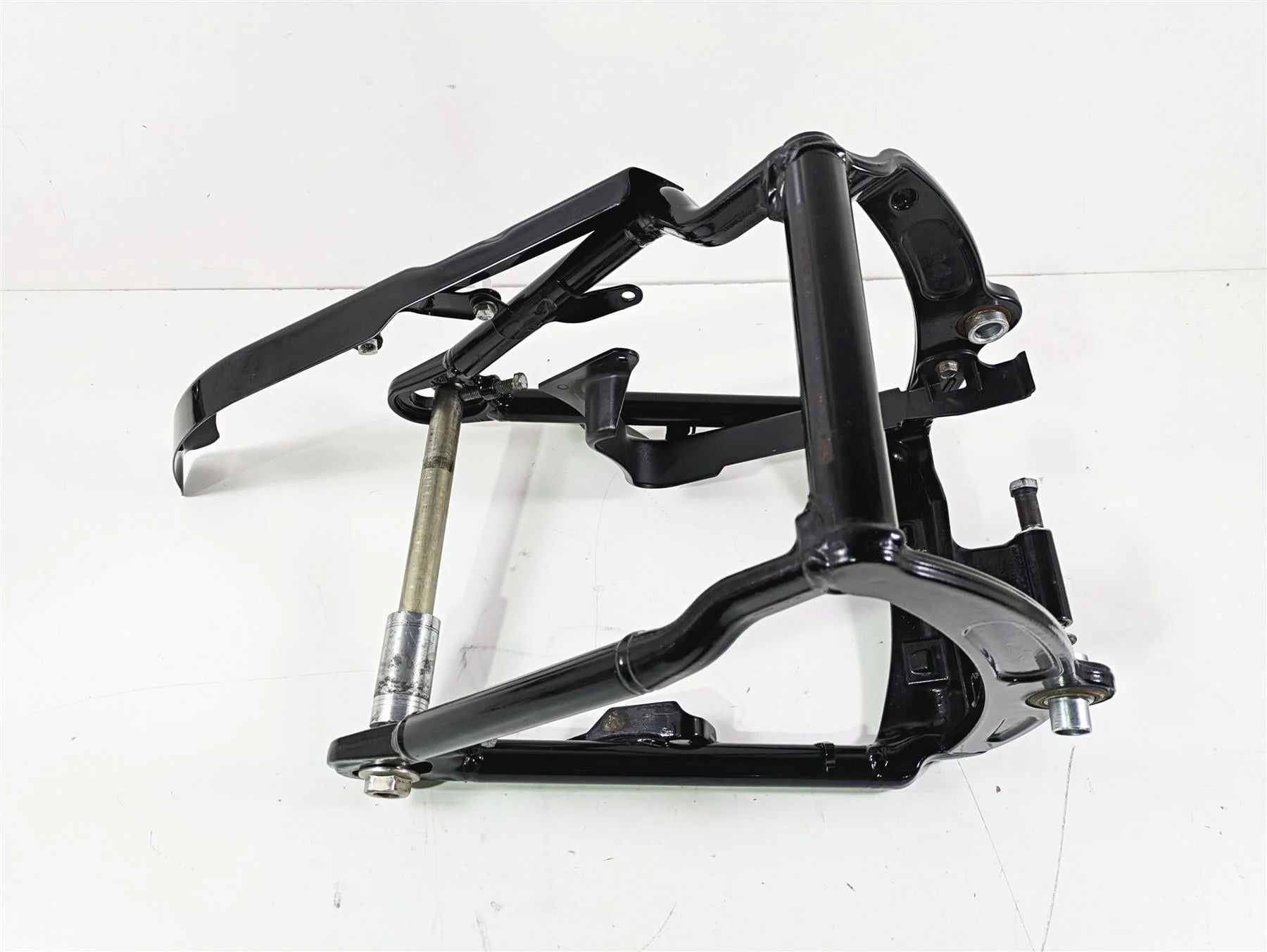 2017 Harley FLS Softail Slim Rear Swingarm Swing Arm & Guards 47573-11BHP - Image 6