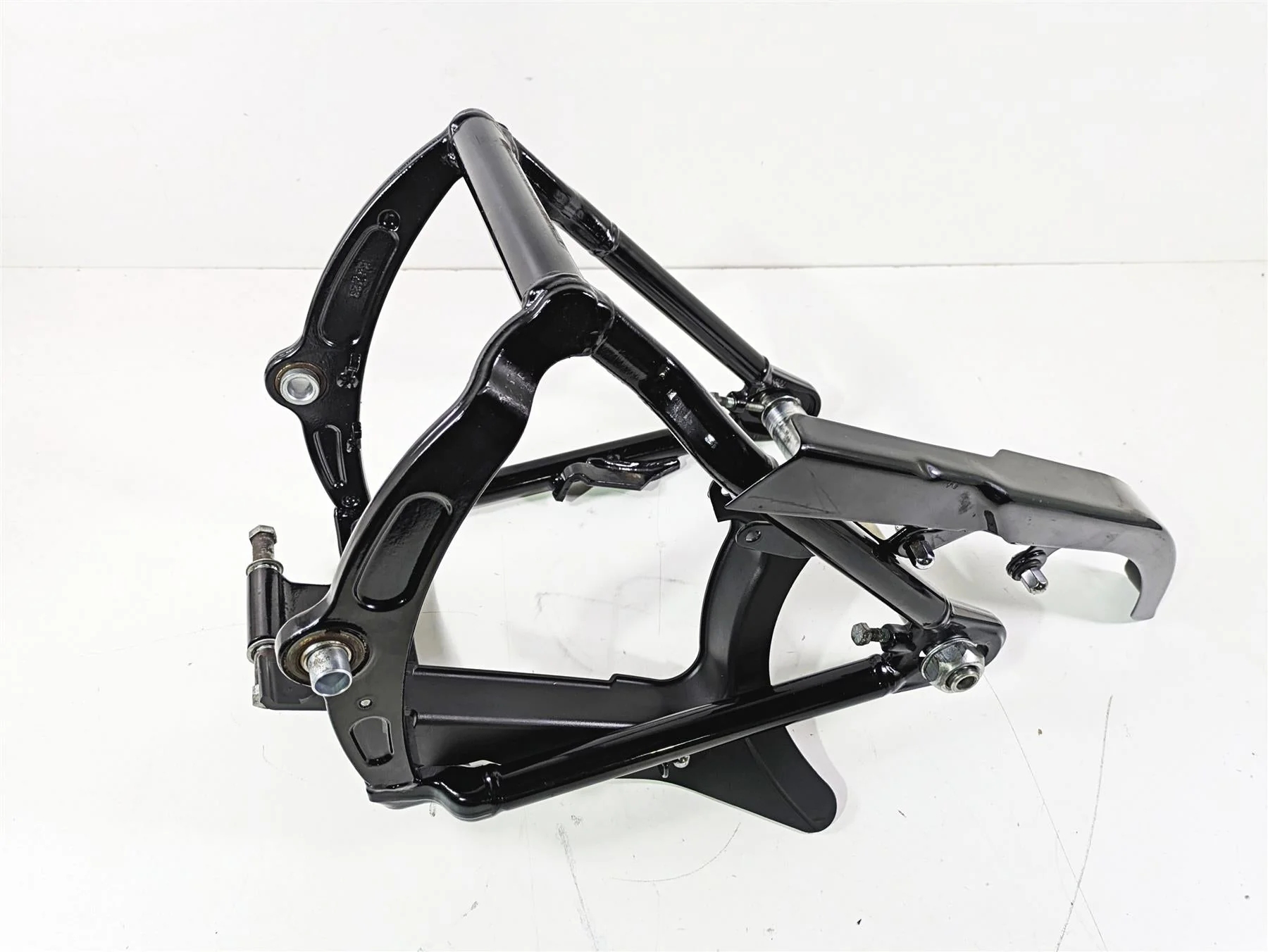 2017 Harley FLS Softail Slim Rear Swingarm Swing Arm & Guards 47573-11BHP - Image 7
