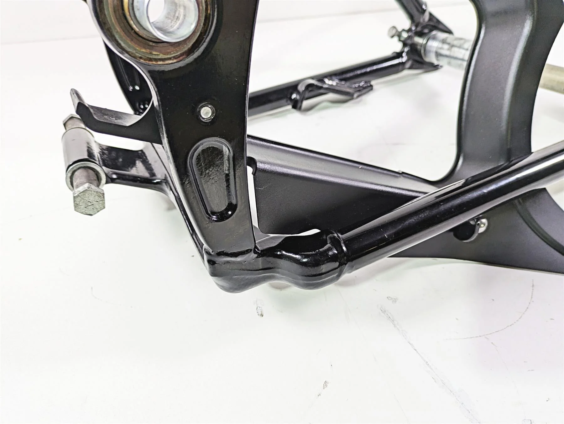 2017 Harley FLS Softail Slim Rear Swingarm Swing Arm & Guards 47573-11BHP - Image 9