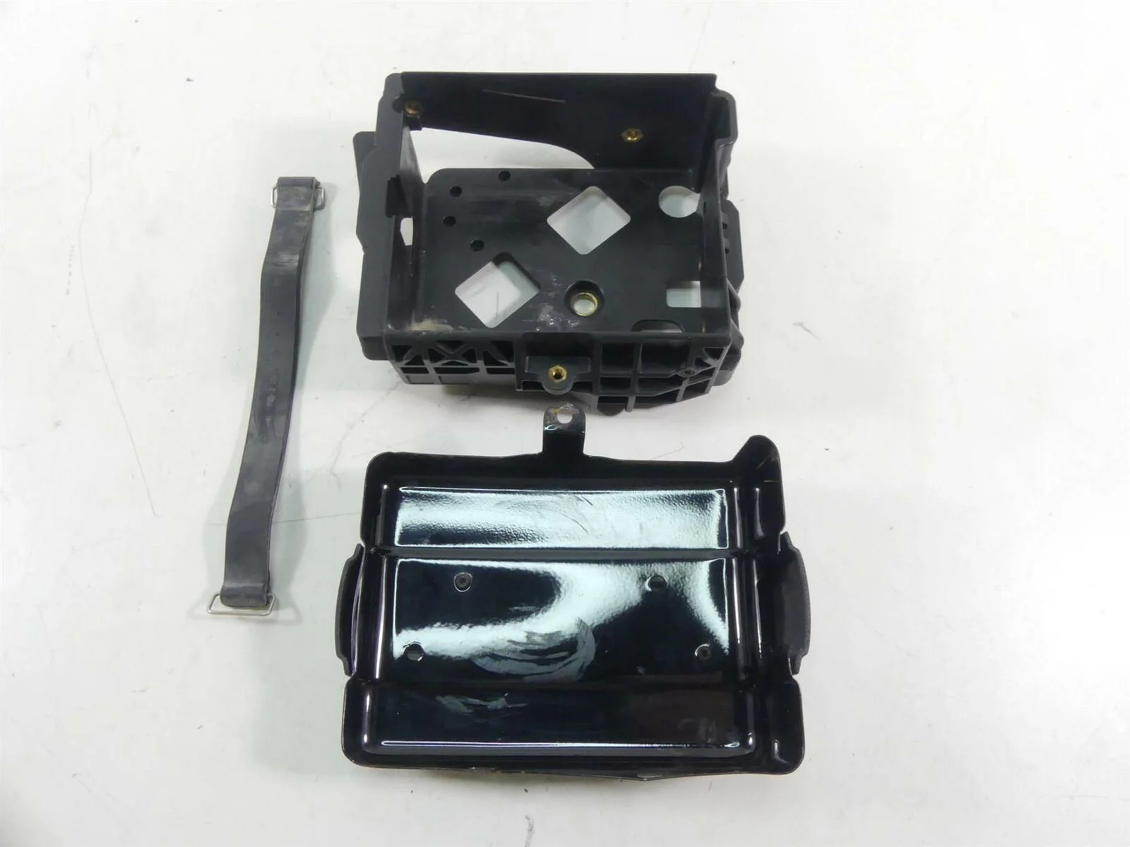 2017 Harley FXDLS Dyna Low Rider Battery Tray Stay Bracket + Cover 70379-06B - Image 8