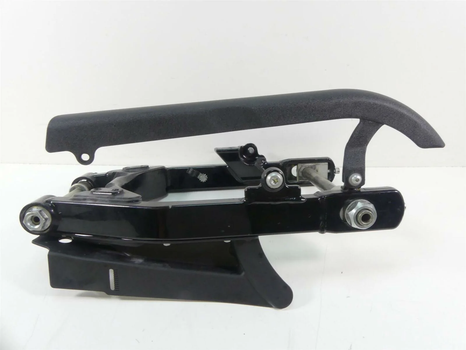 2017 Harley FXDLS Dyna Low Rider Rear Swingarm Swing Arm + Guards -Read 47820-10 - Image 2