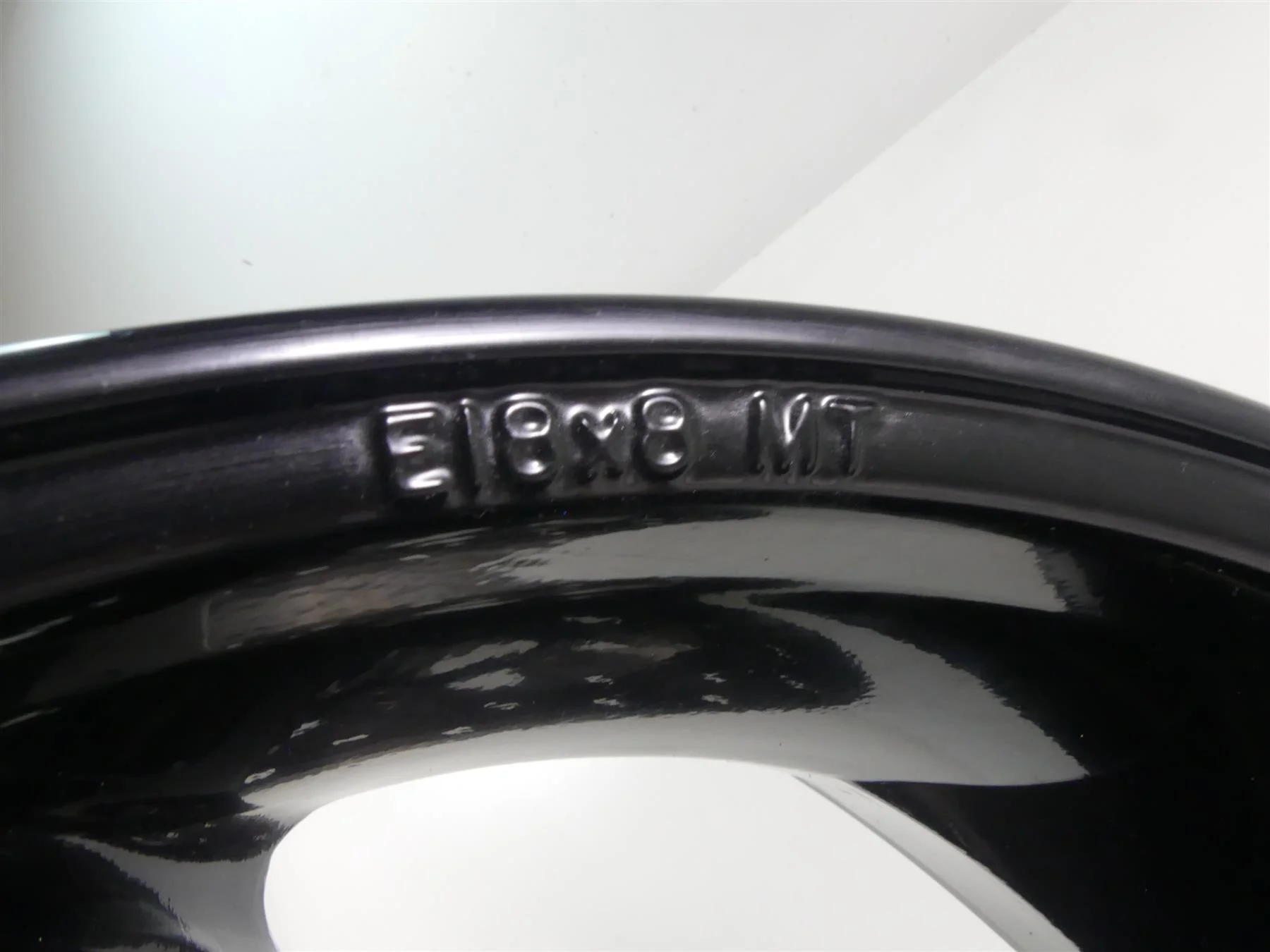 2017 Harley FXSE CVO Pro Street Breakout Rear Straight 18x8 Rim Wheel 40900483 - Image 9