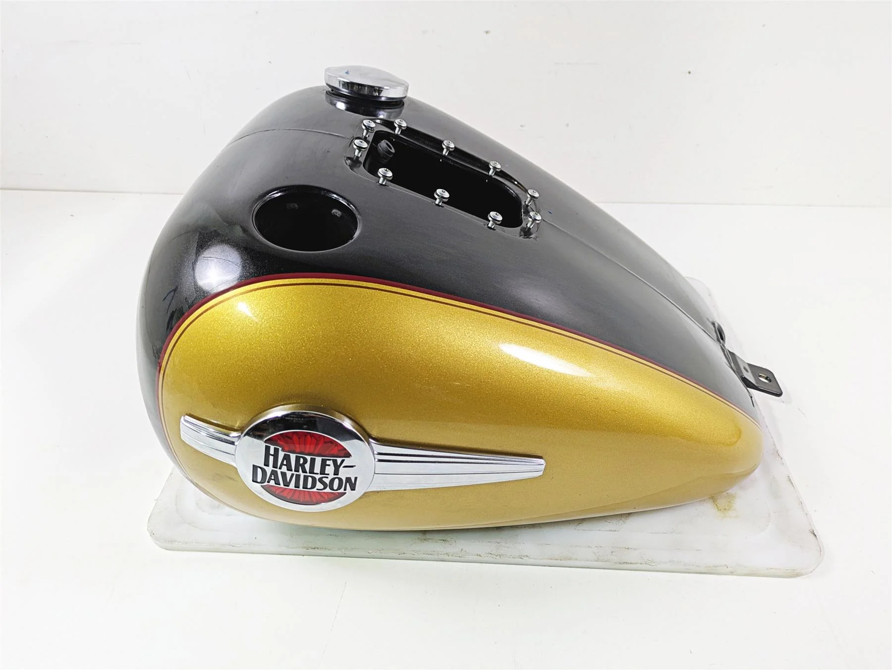 2017 Harley Softail Heritage Classic FLSTC Fuel Gas Petrol Tank 61625-11 - Image 11