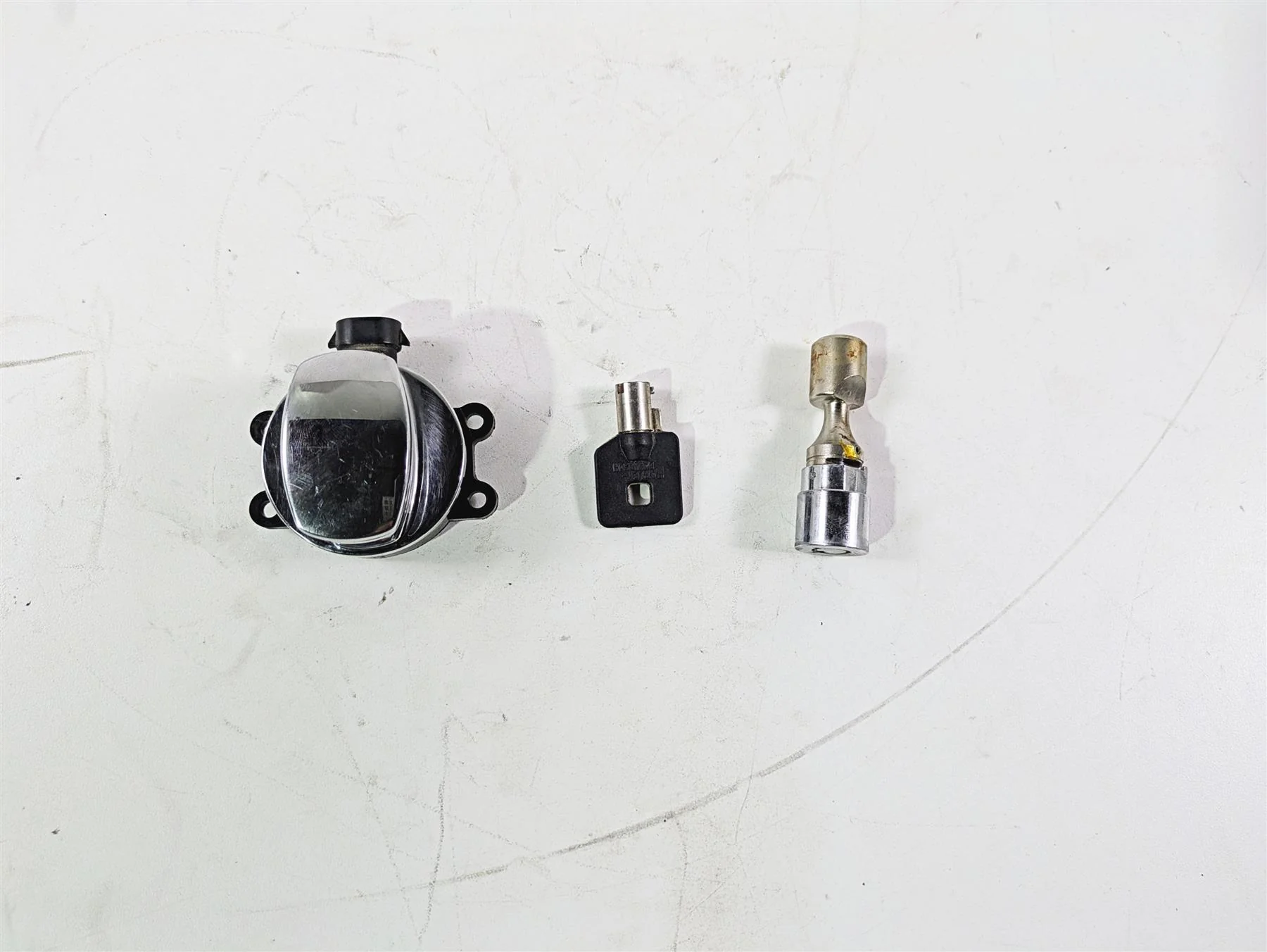 2017 Harley Softail Heritage Classic FLSTC Ignition Switch Key Lock Set 71400076 - Image 4