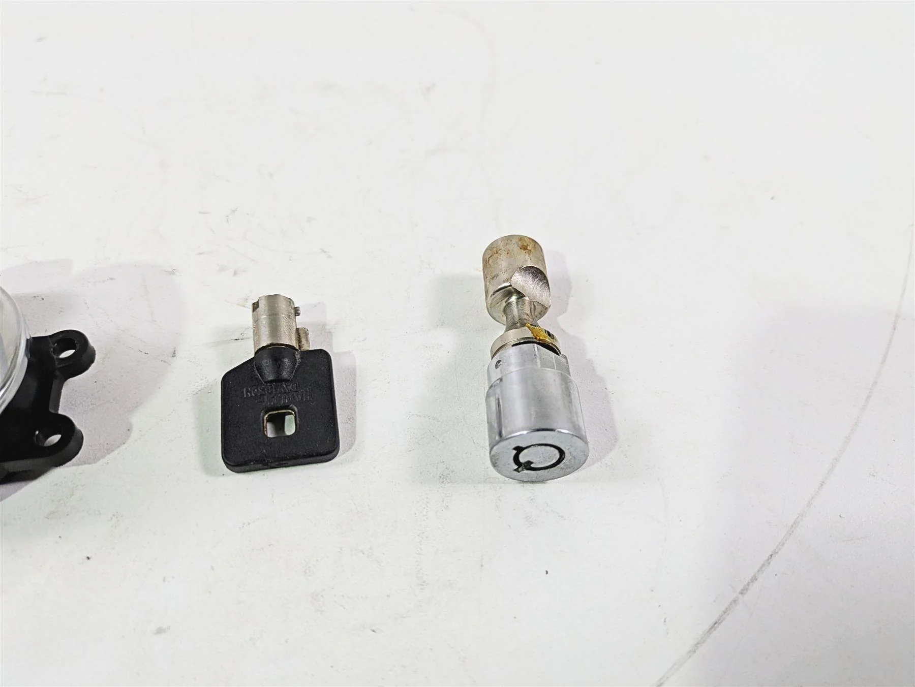 2017 Harley Softail Heritage Classic FLSTC Ignition Switch Key Lock Set 71400076 - Image 5