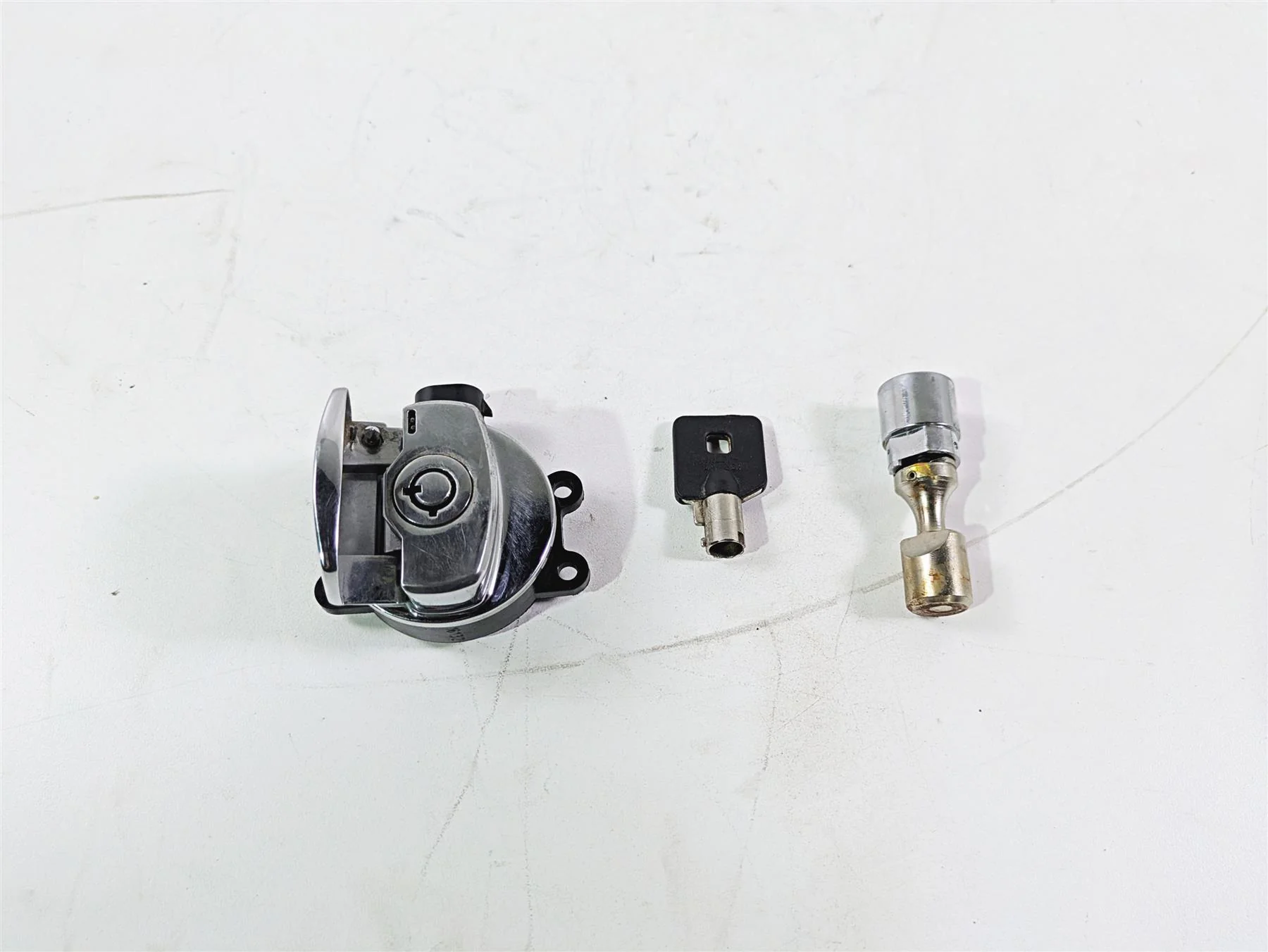 2017 Harley Softail Heritage Classic FLSTC Ignition Switch Key Lock Set 71400076 - Image 7