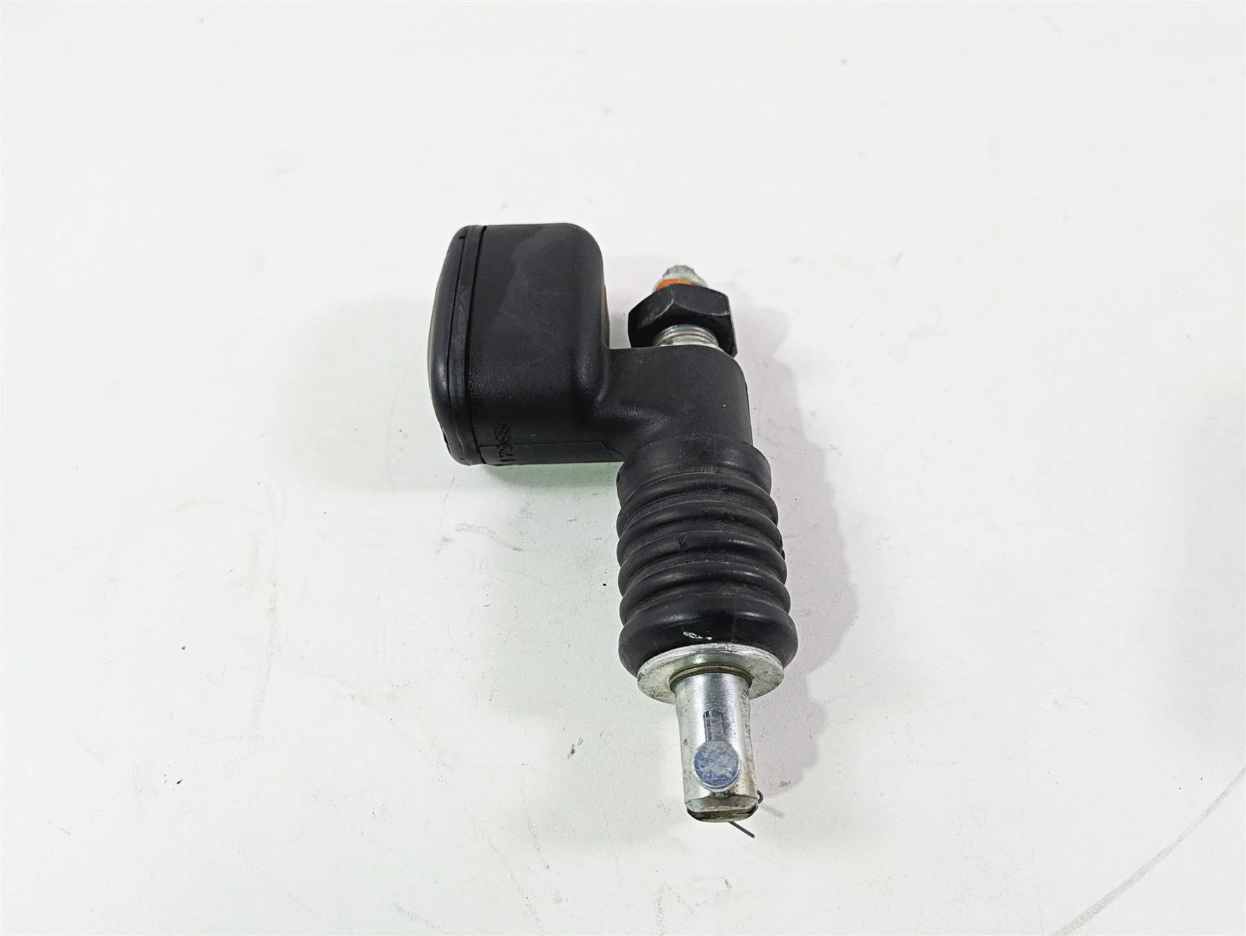 2017 Harley Softail Heritage Classic FLSTC Rear Brake Master Cylinder 41767-05E - Image 4