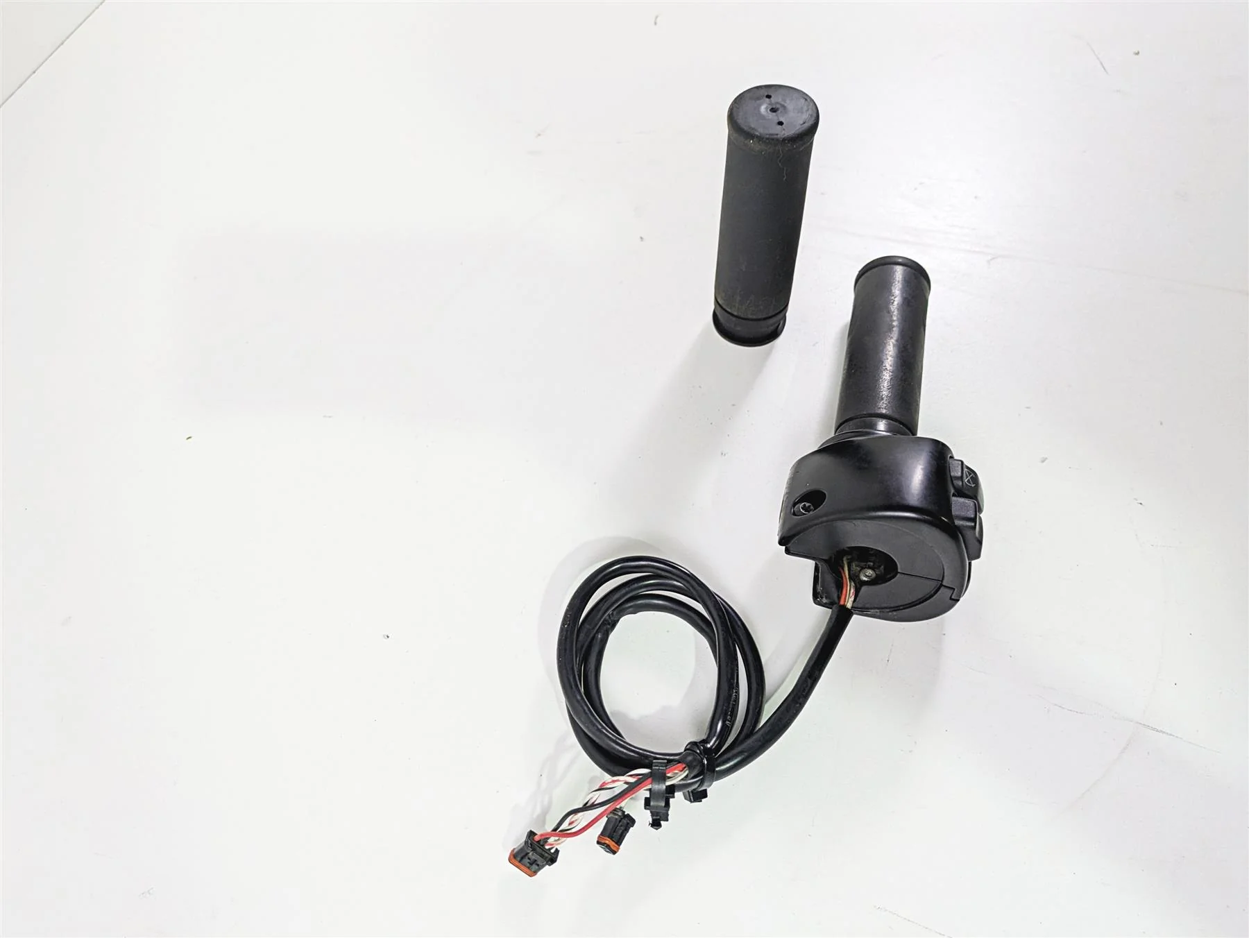 2017 Harley Softail Heritage Classic FLSTC Right Hand Control Switch 71500297 - Image 2