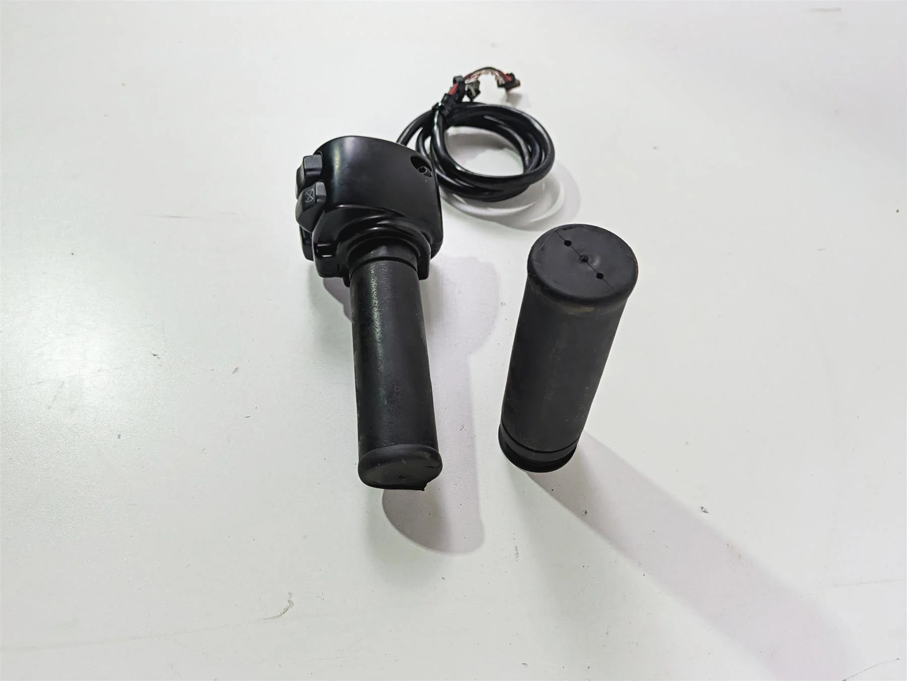 2017 Harley Softail Heritage Classic FLSTC Right Hand Control Switch 71500297 - Image 3