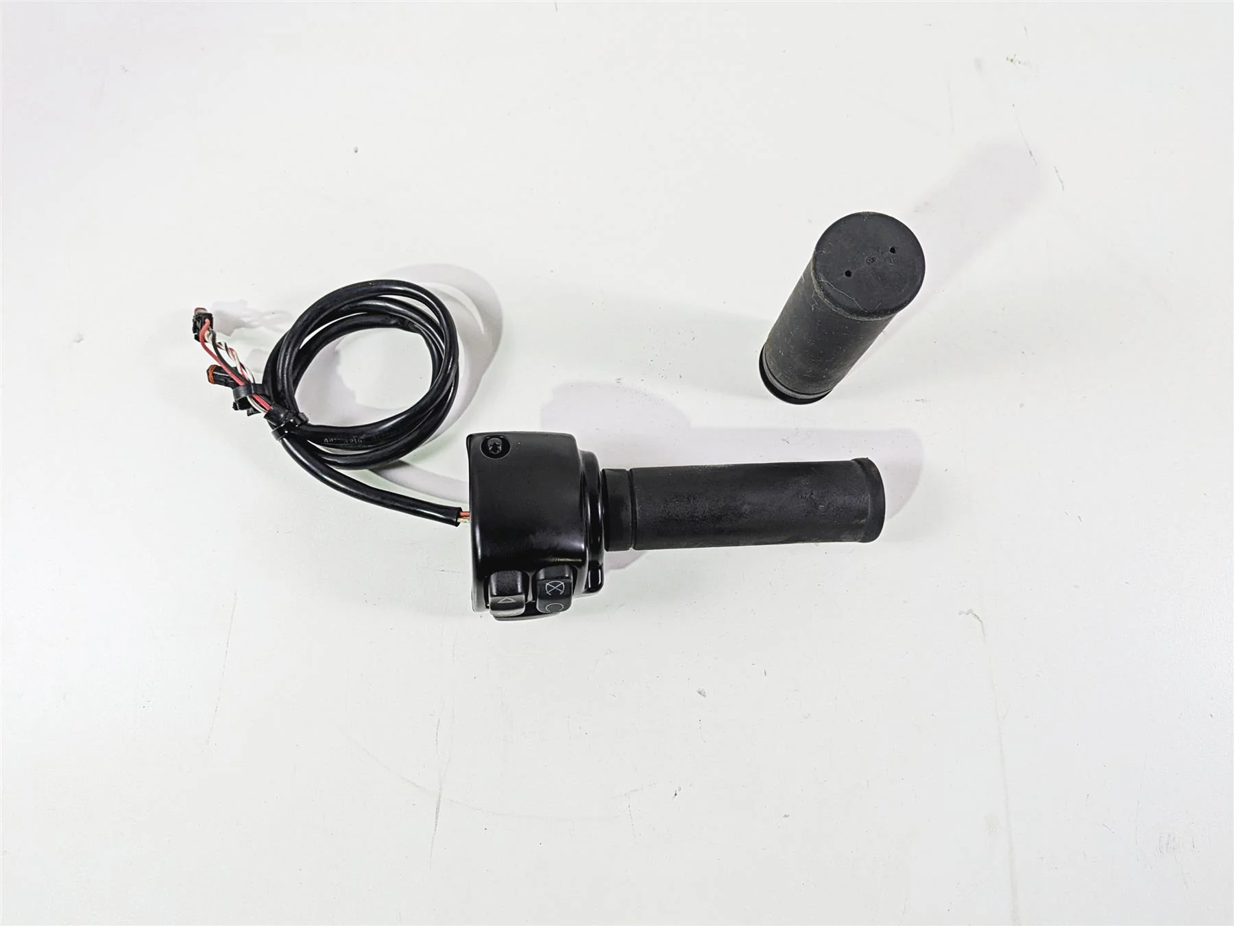 2017 Harley Softail Heritage Classic FLSTC Right Hand Control Switch 71500297 - Image 4